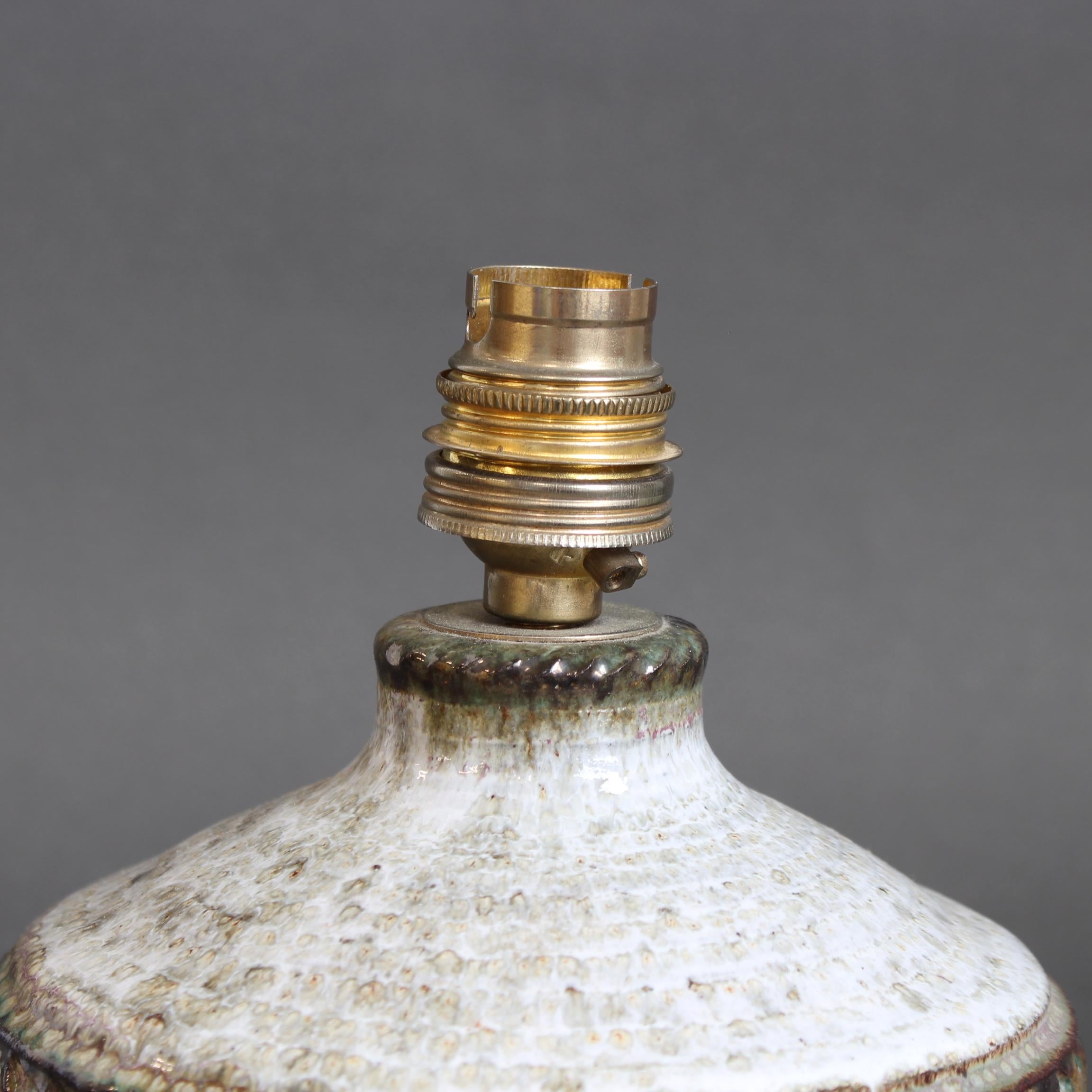 Lámpara de sobremesa de cerámica francesa vintage de Marcel Giraud (hacia 1960) en venta 2