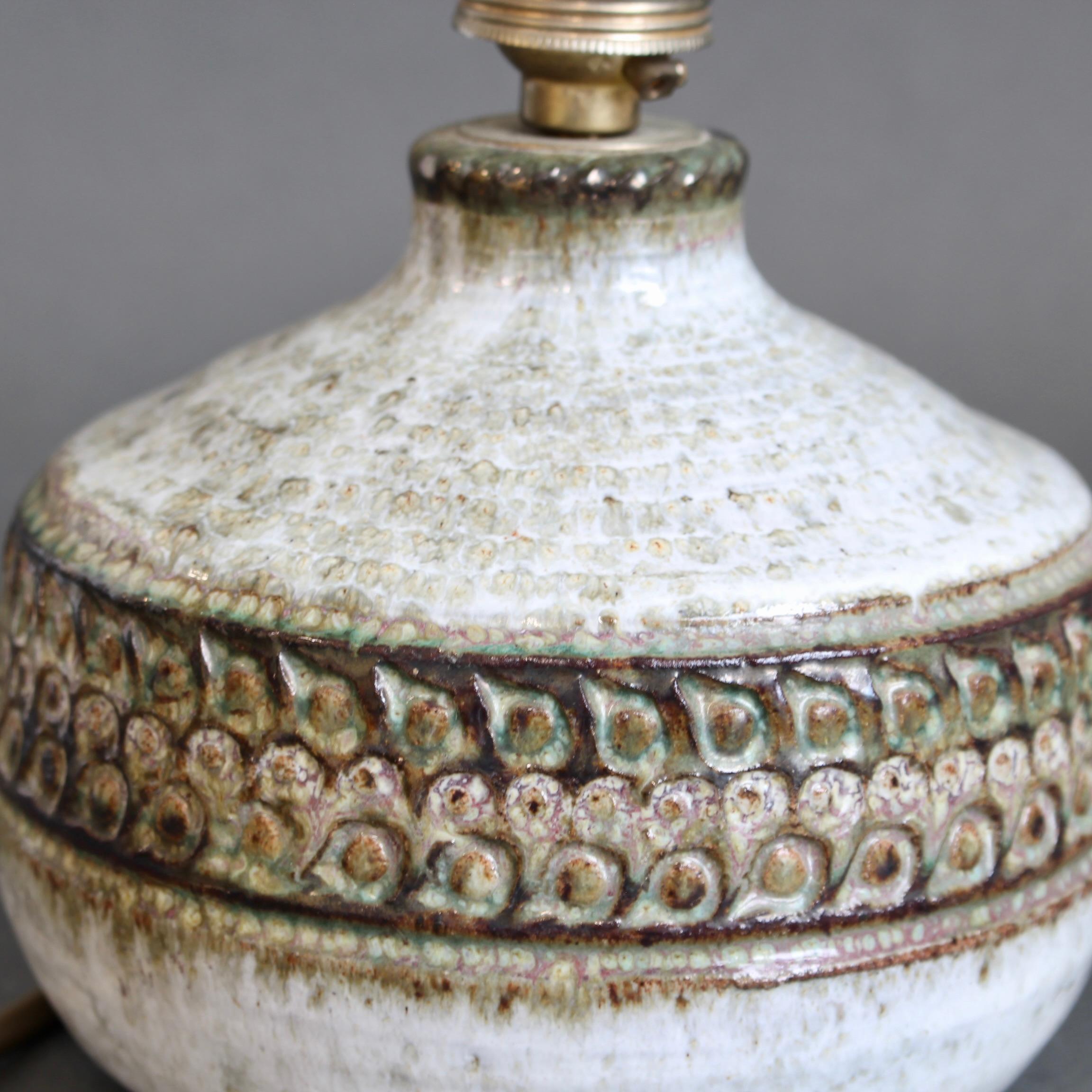 Lámpara de sobremesa de cerámica francesa vintage de Marcel Giraud (hacia 1960) en venta 3