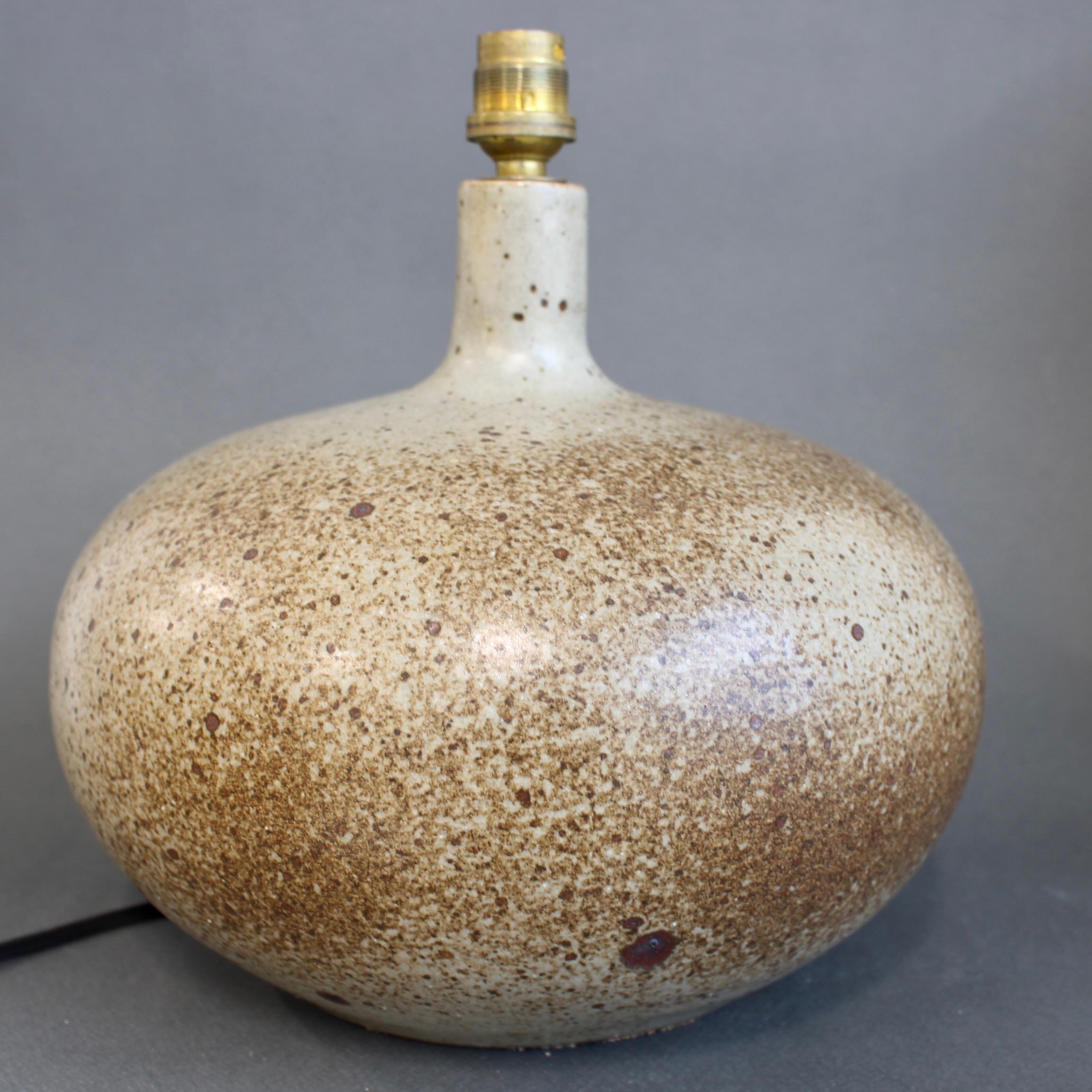 Französische Vintage-Keramik-Tischlampe (ca. 1970er Jahre) (Ende des 20. Jahrhunderts) im Angebot