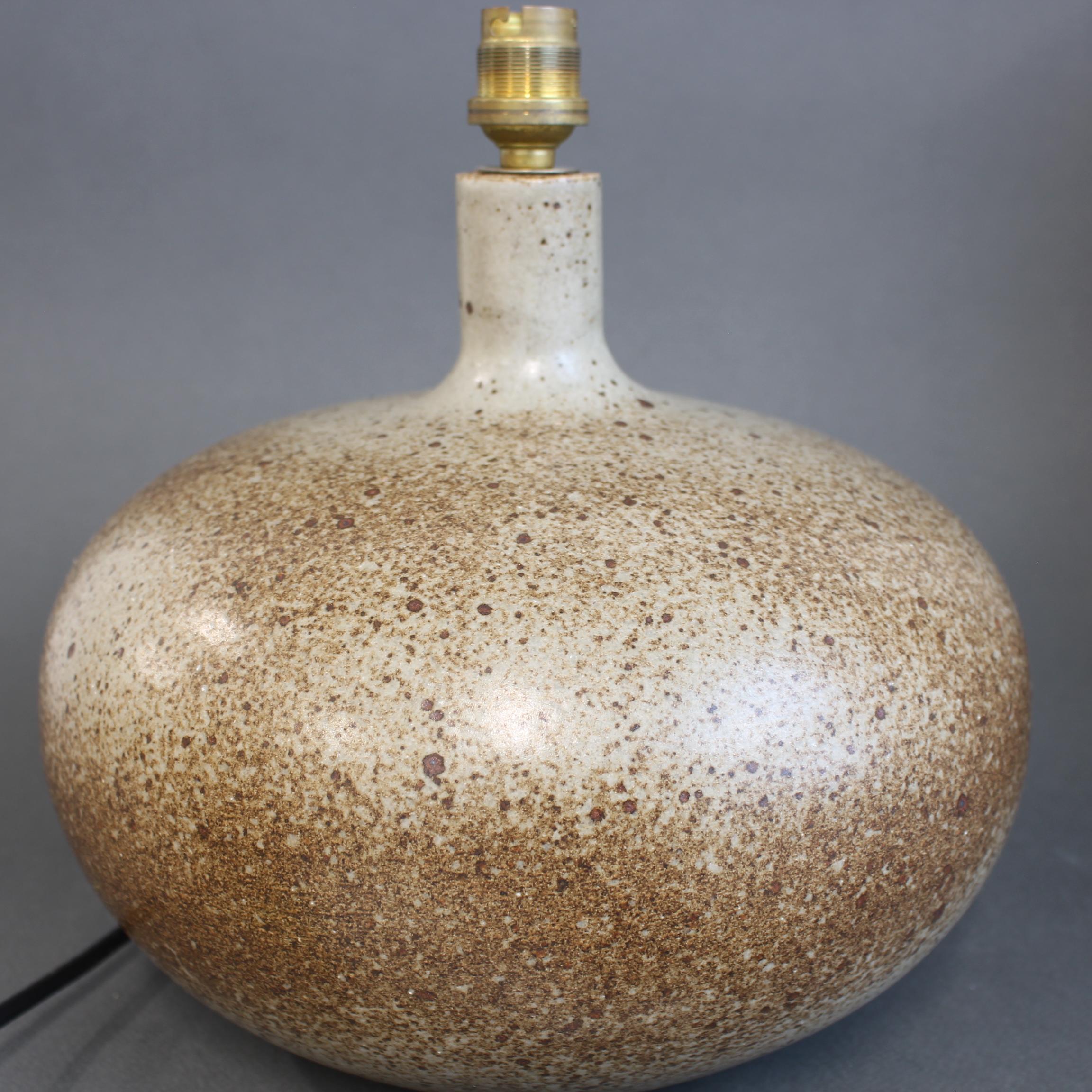 Französische Vintage-Keramik-Tischlampe (ca. 1970er Jahre) im Angebot 2