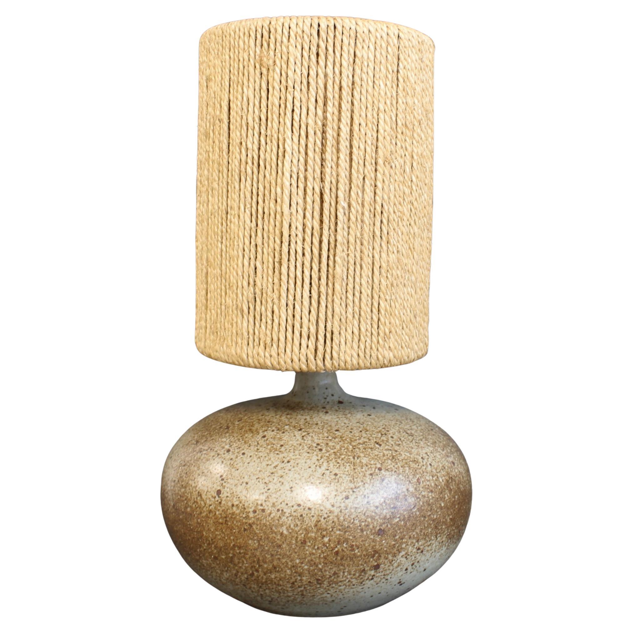 Französische Vintage-Keramik-Tischlampe (ca. 1970er Jahre)
