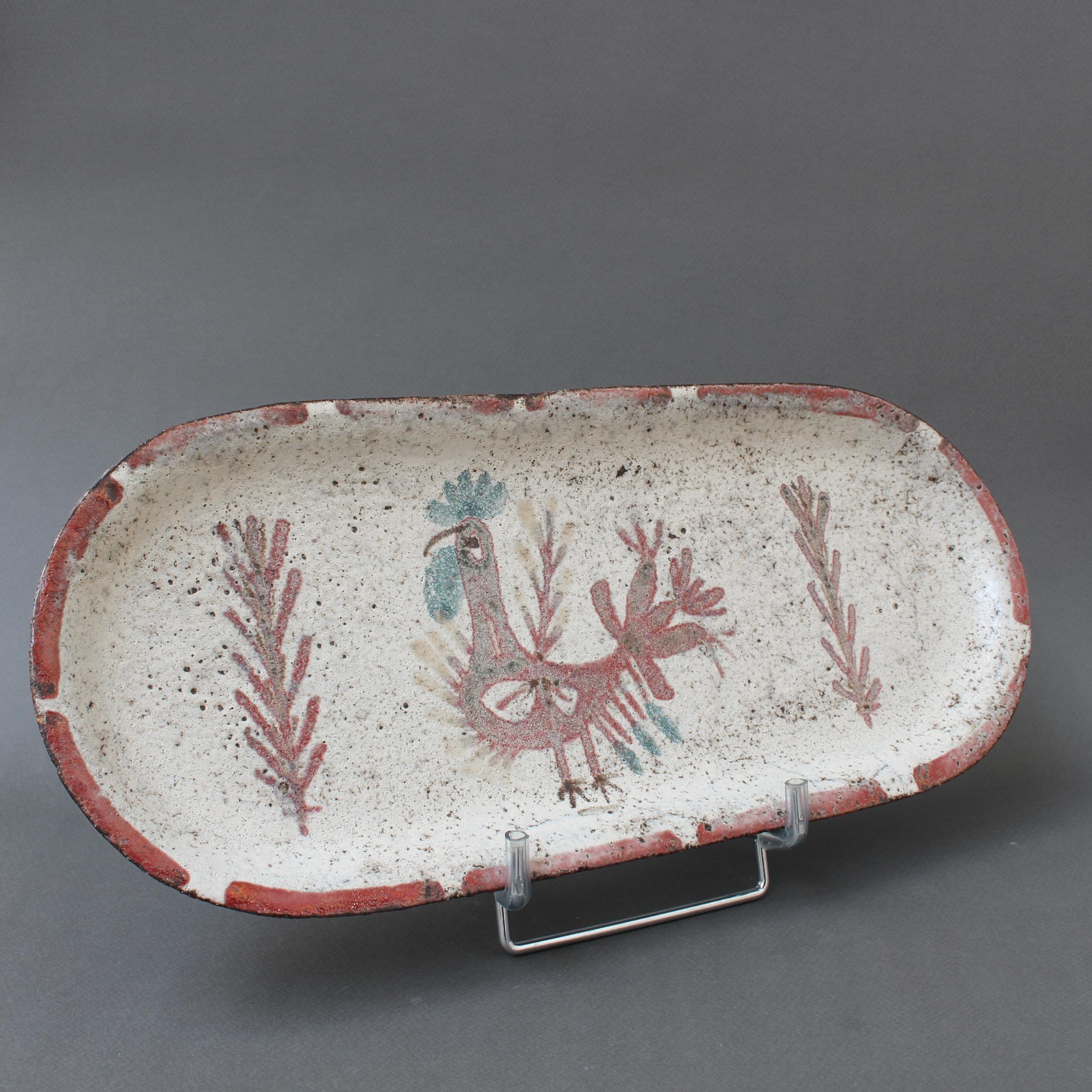 Mid-Century Modern Plateau vintage en céramique avec motif de coq par Le Mûrier 'circa 1960s'. en vente