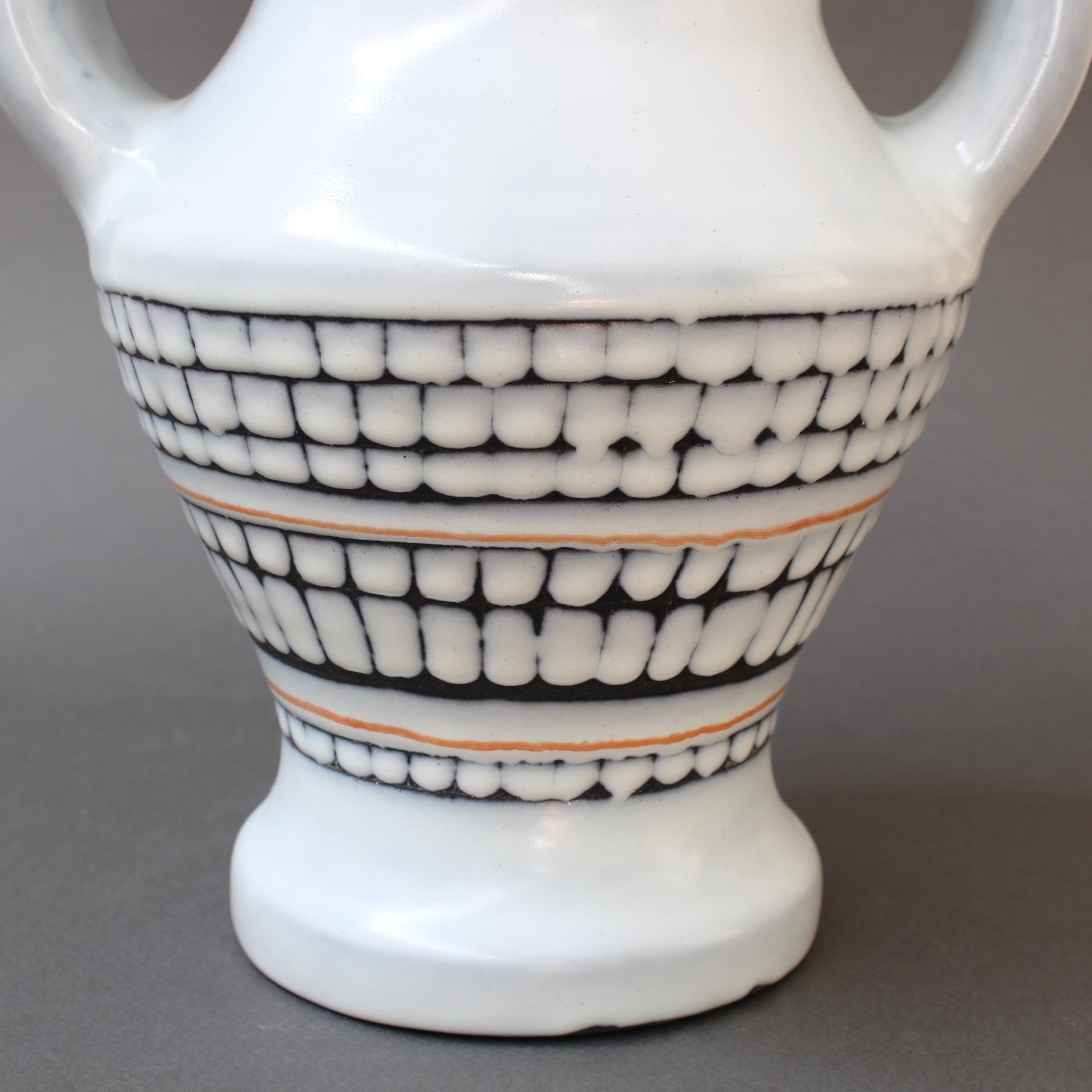 Vase en céramique française vintage avec poignées par Roger Capron, « vers les années 1950 » en vente 3
