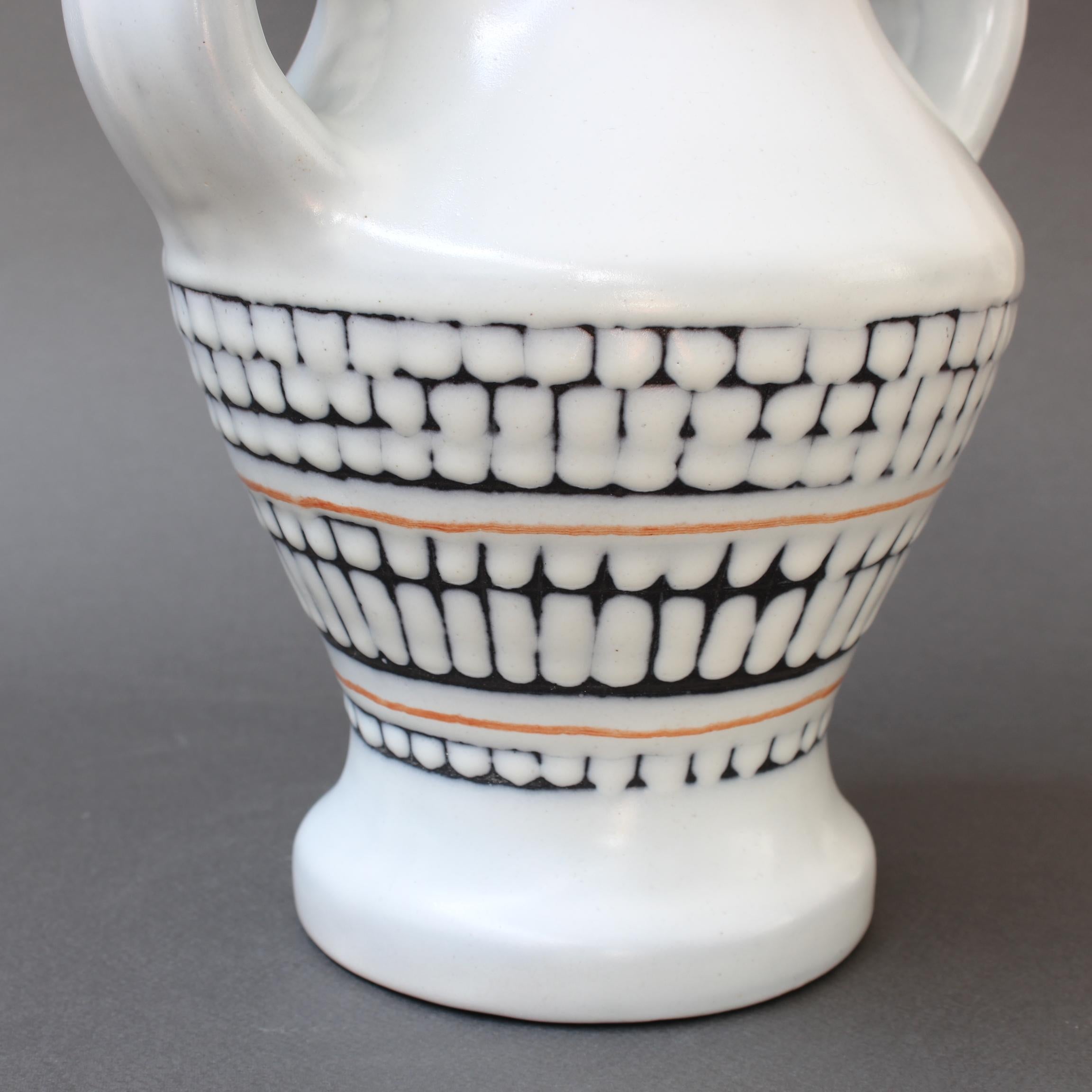 Vaso francese d'epoca in ceramica con manici di Roger Capron, 'circa 1950'. in vendita 6