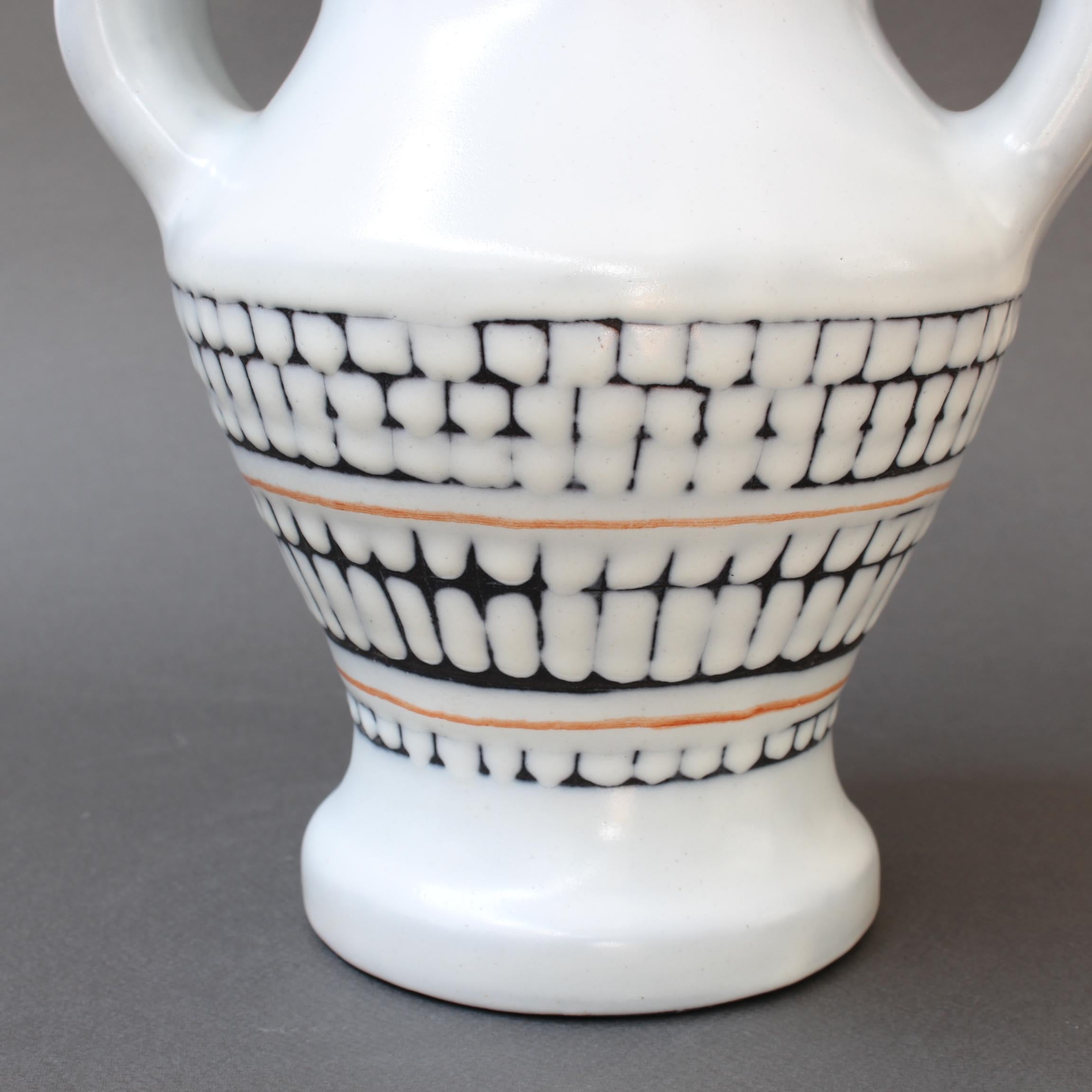 Vase en céramique française vintage avec poignées par Roger Capron, « vers les années 1950 » en vente 6