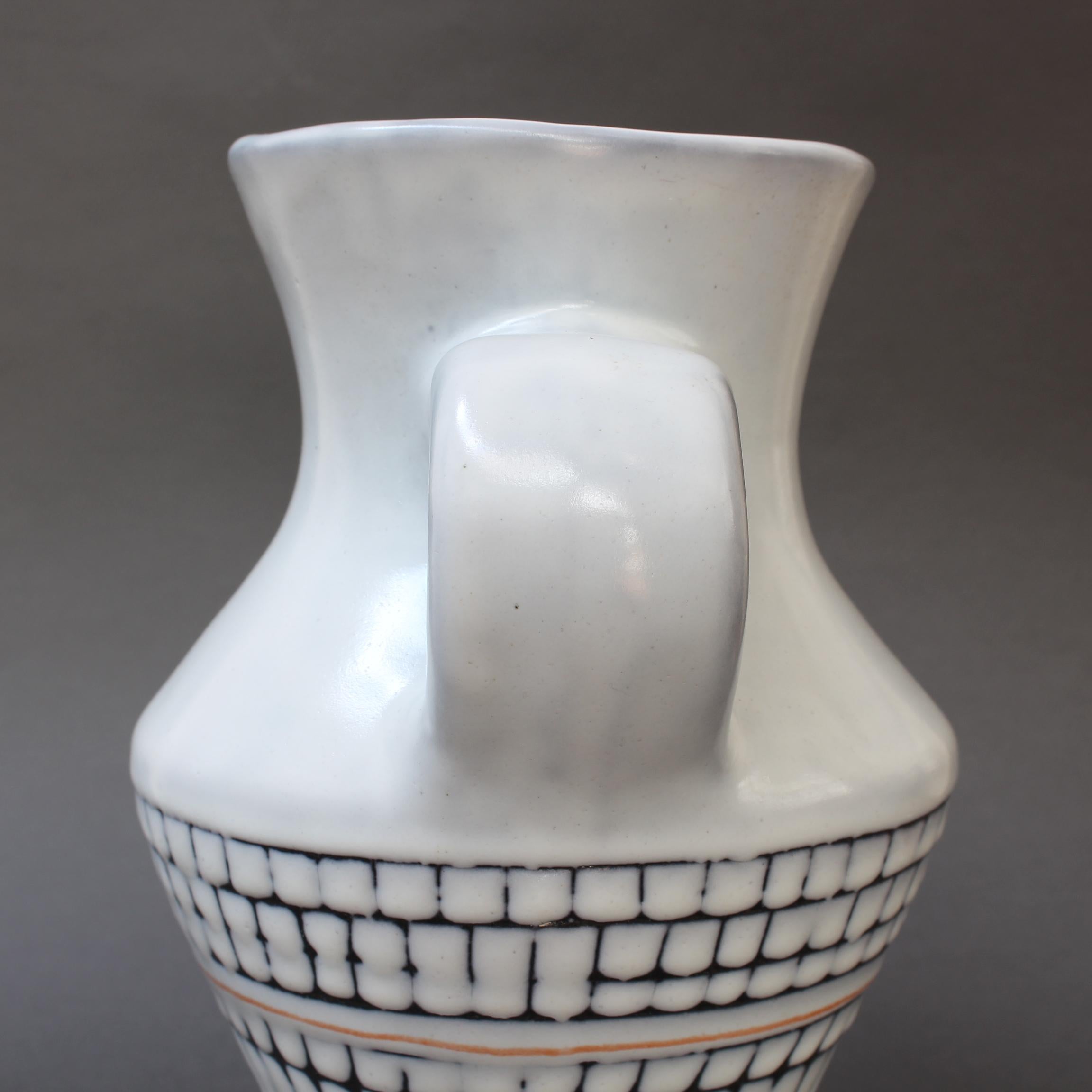 Französische Vintage-Keramikvase im Vintage-Stil mit Griffen von Roger Capron, um 1950 im Angebot 10