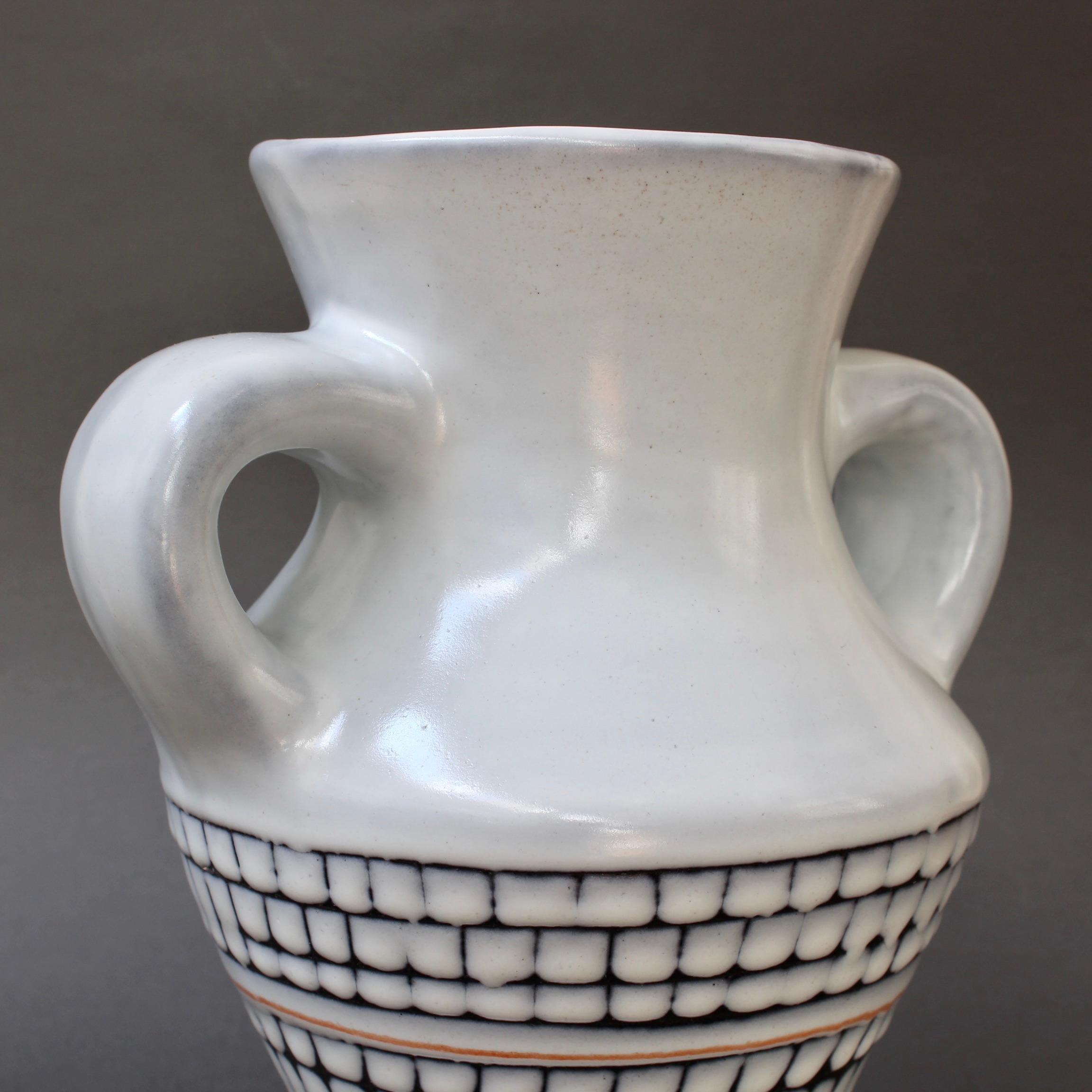 Vase en céramique française vintage avec poignées par Roger Capron, « vers les années 1950 » en vente 8