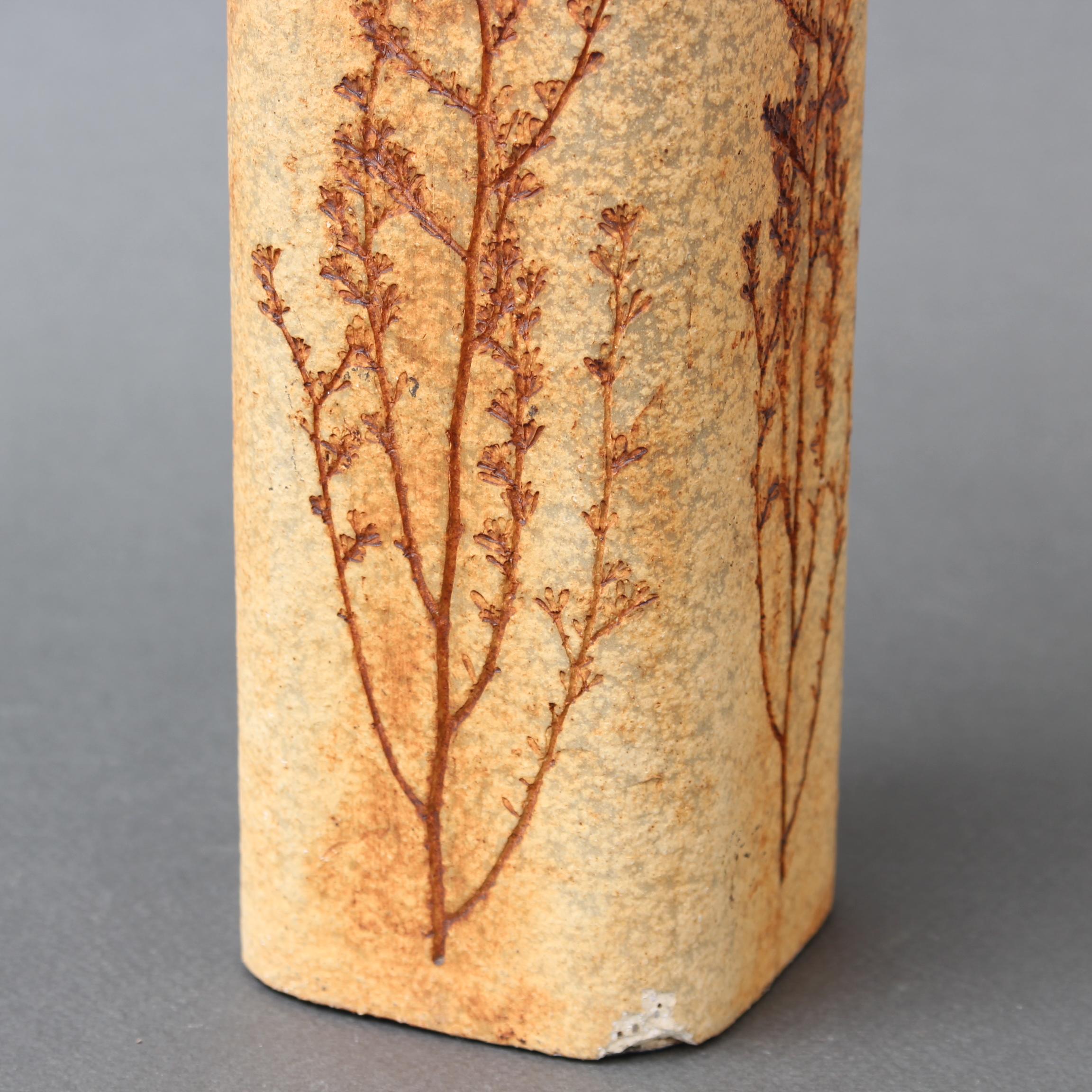 Vaso francese d'epoca in ceramica con motivo vegetale di Raymonde Leduc (circa anni '60) in vendita 7