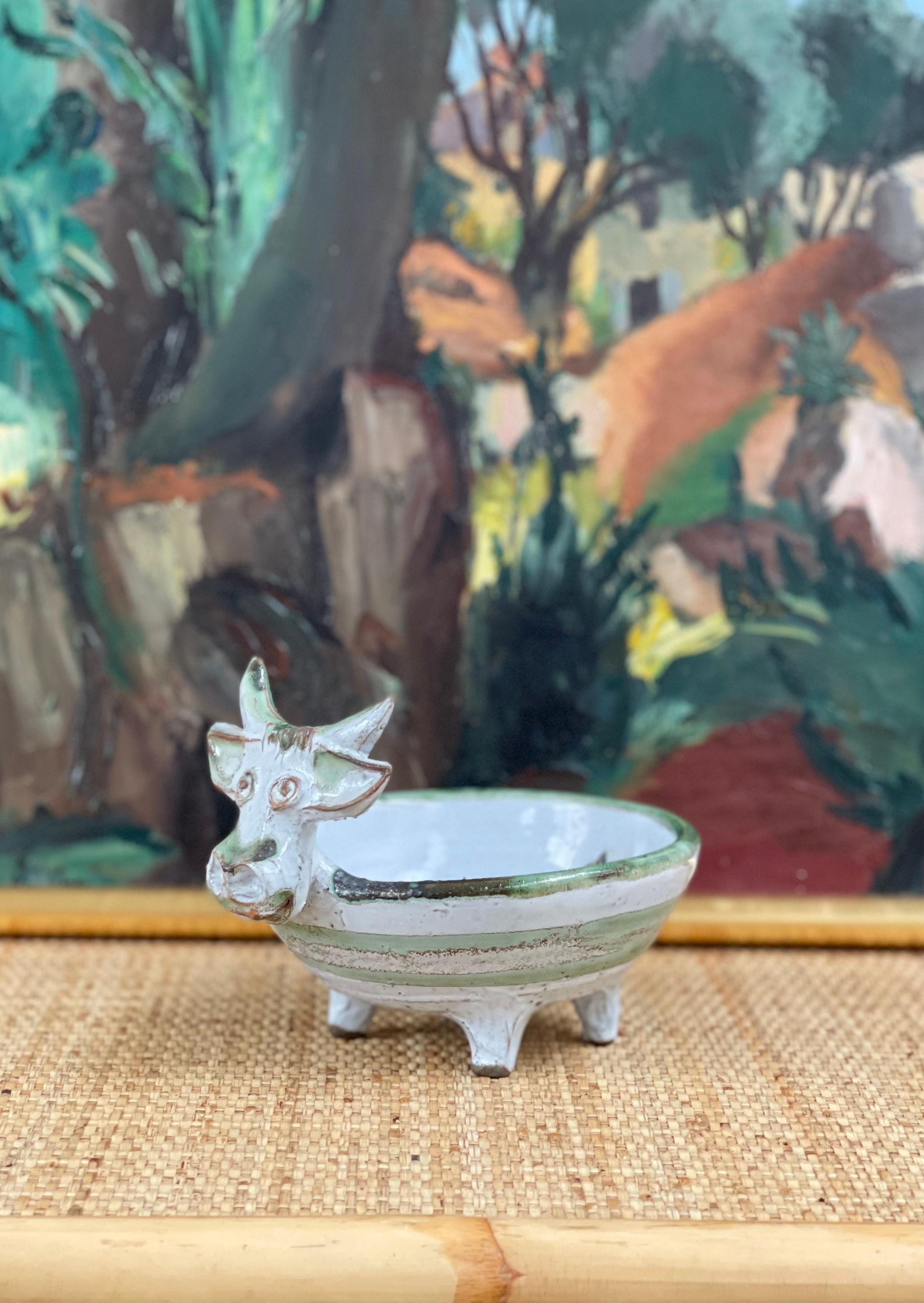 Mid-century French ceramic whimsical cow vide-poche / bowl (circa 1960s) by Albert Thiry. A chalk-white glaze provides the background for a colourful flower motif in the centre recess of the dish. The markings and colouring are quintessential Albert