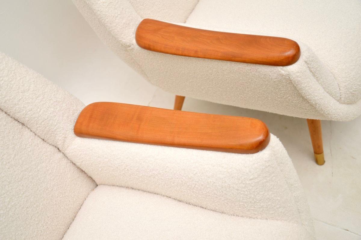 Canapé et paire de fauteuils en bois de cerisier français d'époque en vente 6