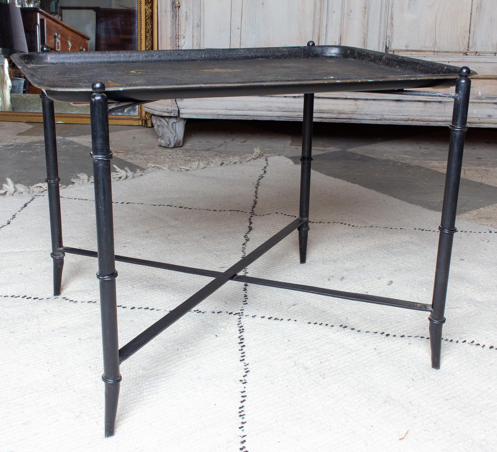 Vintage French Chinoiserie Tray Table in Black and Gold In Good Condition In Houston, TX