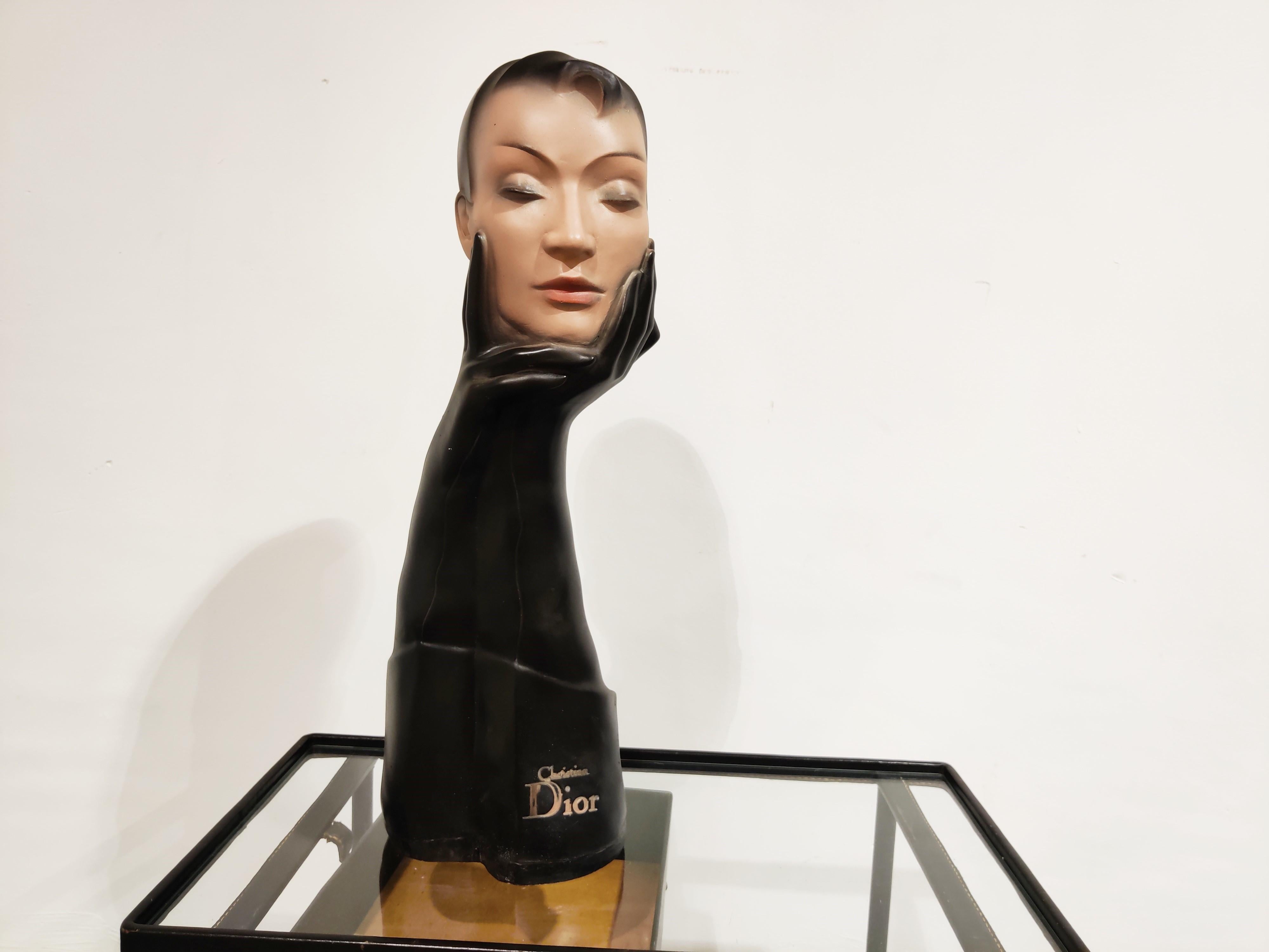 Estatua publicitaria francesa vintage de Christian Dior, años 60 mediados del siglo XX en venta