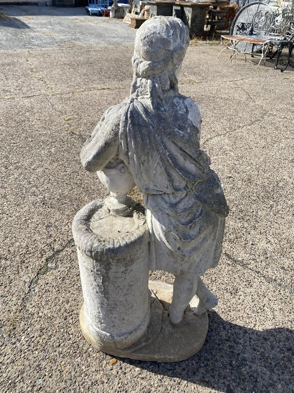 Französische weibliche Statue im klassischen französischen Vintage-Garten-/Winter season-Stil aus Steinguss, 40