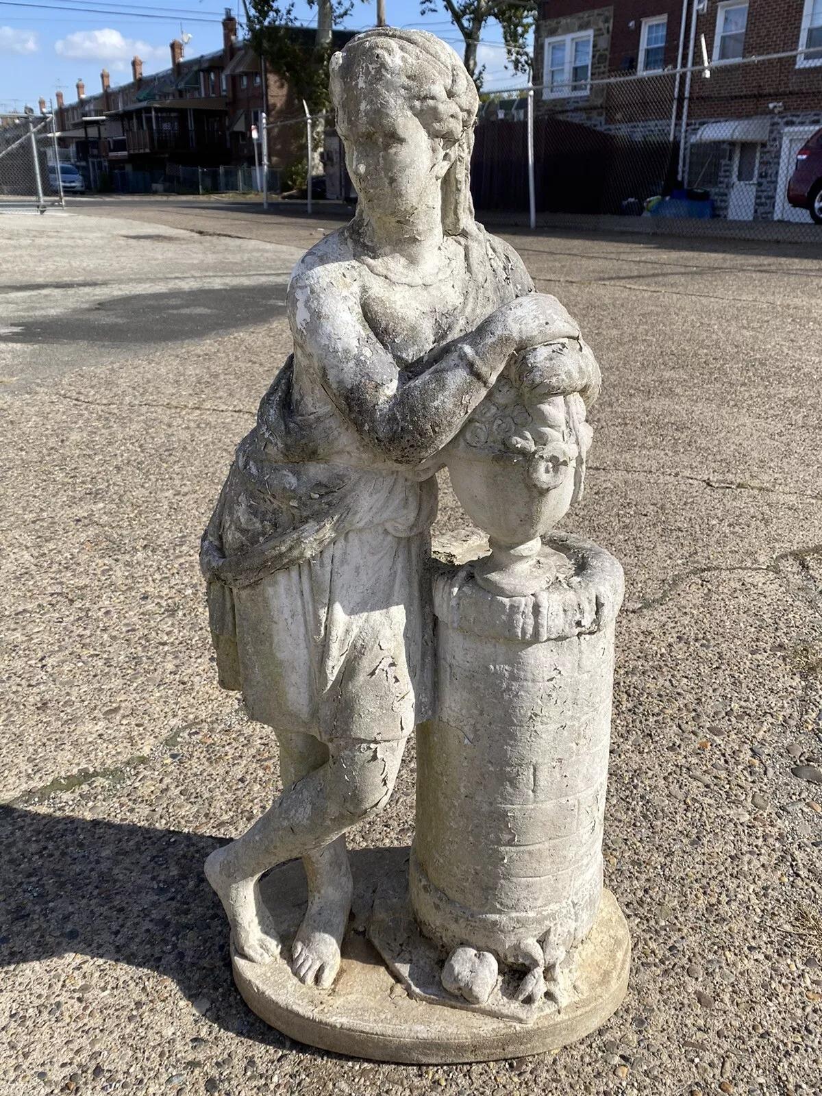 Französische weibliche Statue im klassischen französischen Vintage-Garten-/Winter season-Stil aus Steinguss, 40