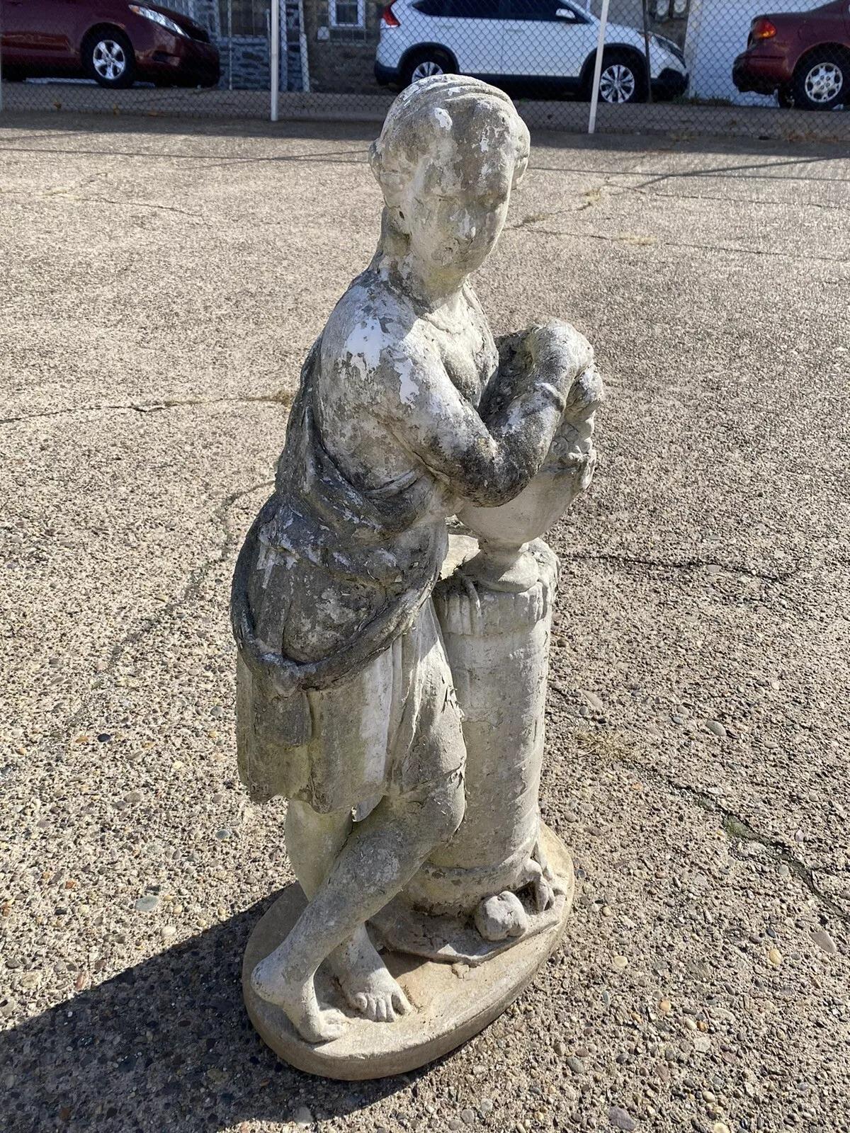 Französische weibliche Statue im klassischen französischen Vintage-Garten-/Winter season-Stil aus Steinguss, 40