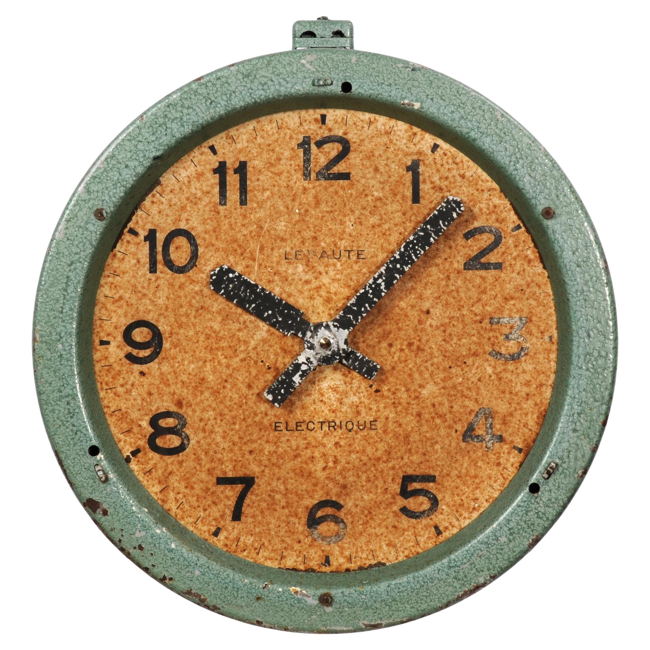 Horloge française vintage à cadran, Lepaute Paris, industrielle en parfait état de marche en vente