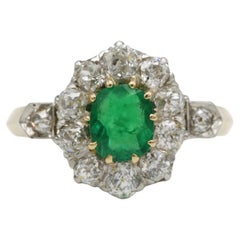 Bague grappe française vintage en or 18 carats, platine, émeraude et diamants taille ancienne