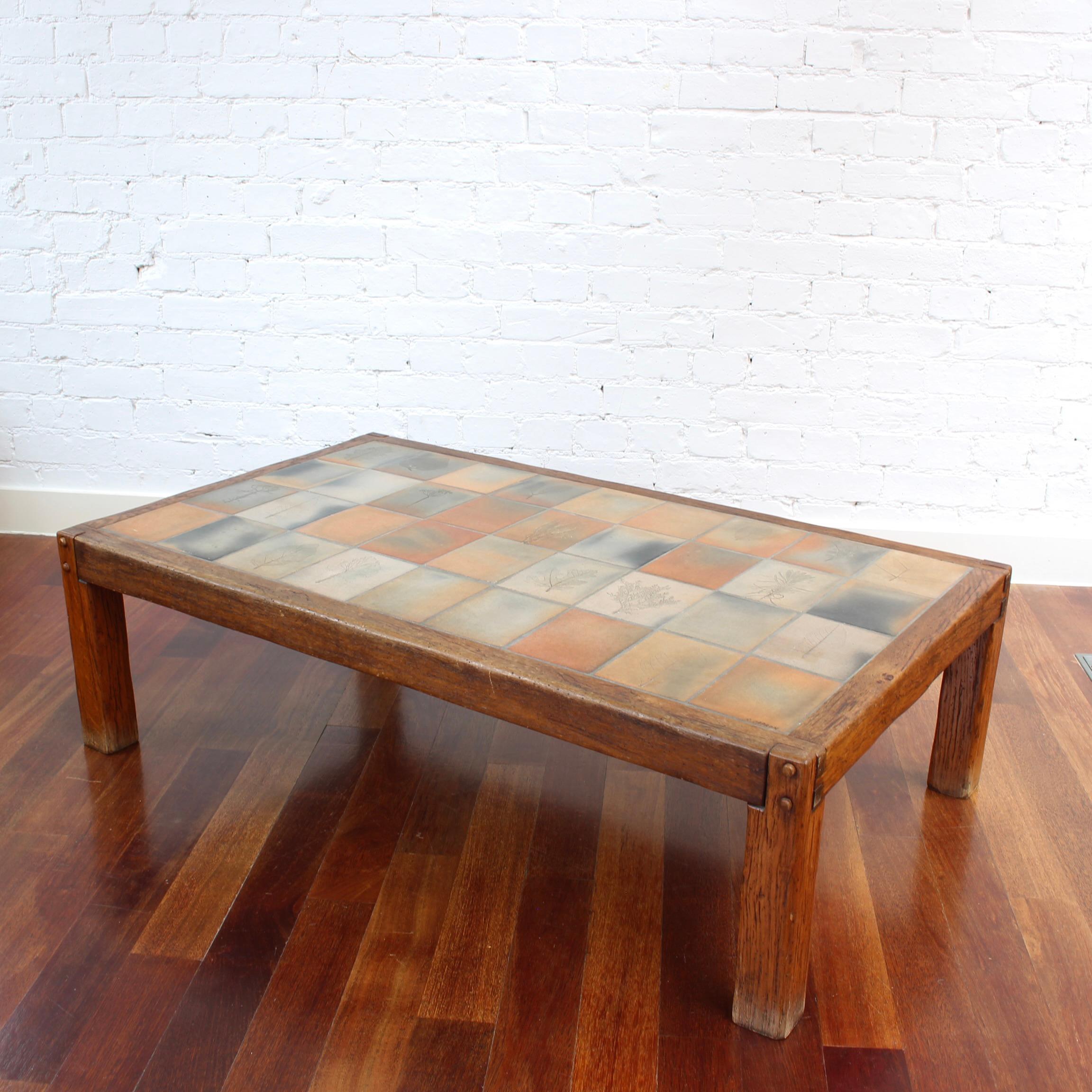 Französischer Couchtisch von Roger Capron (ca. 1970er Jahre) im Zustand „Relativ gut“ im Angebot in London, GB