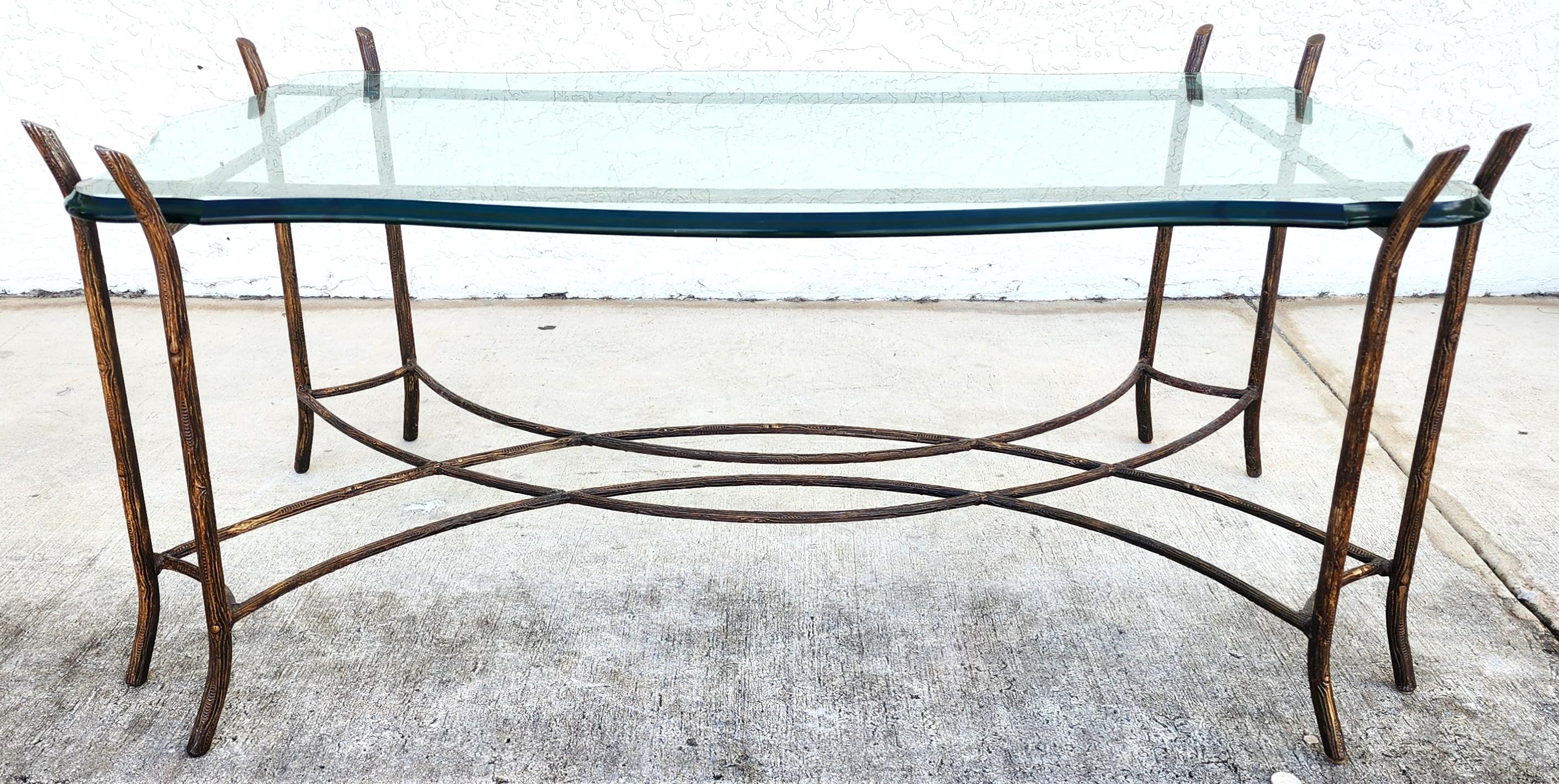 Mesa baja francesa vintage Faux Bois Regencia de Hollywood en venta