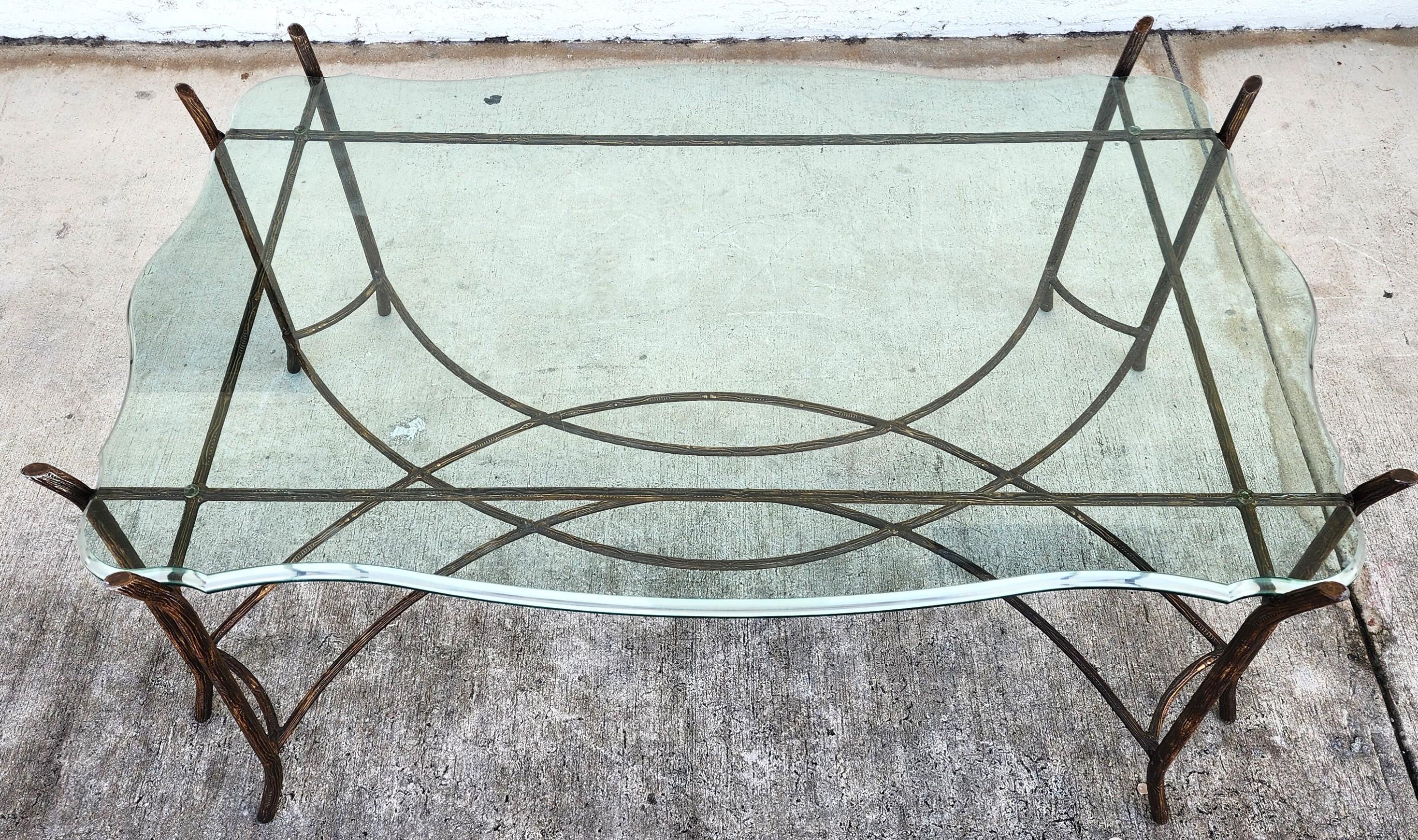 Mesa baja francesa vintage Faux Bois en Bueno estado para la venta en Lake Worth, FL