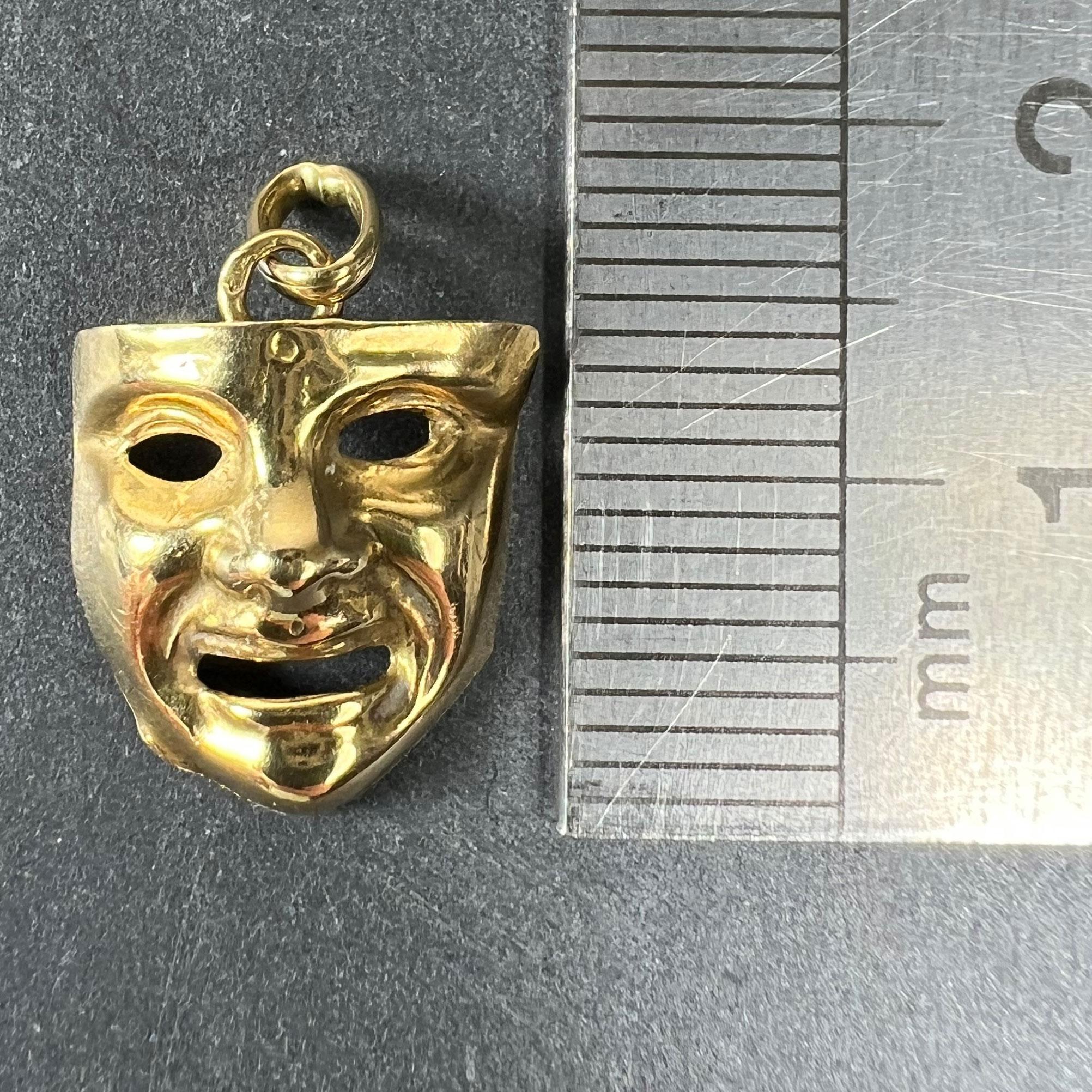 Vintage French Comedy Tragedy Theatre Drama Mask 18K Yellow Gold Charm Pendentif en vente 6