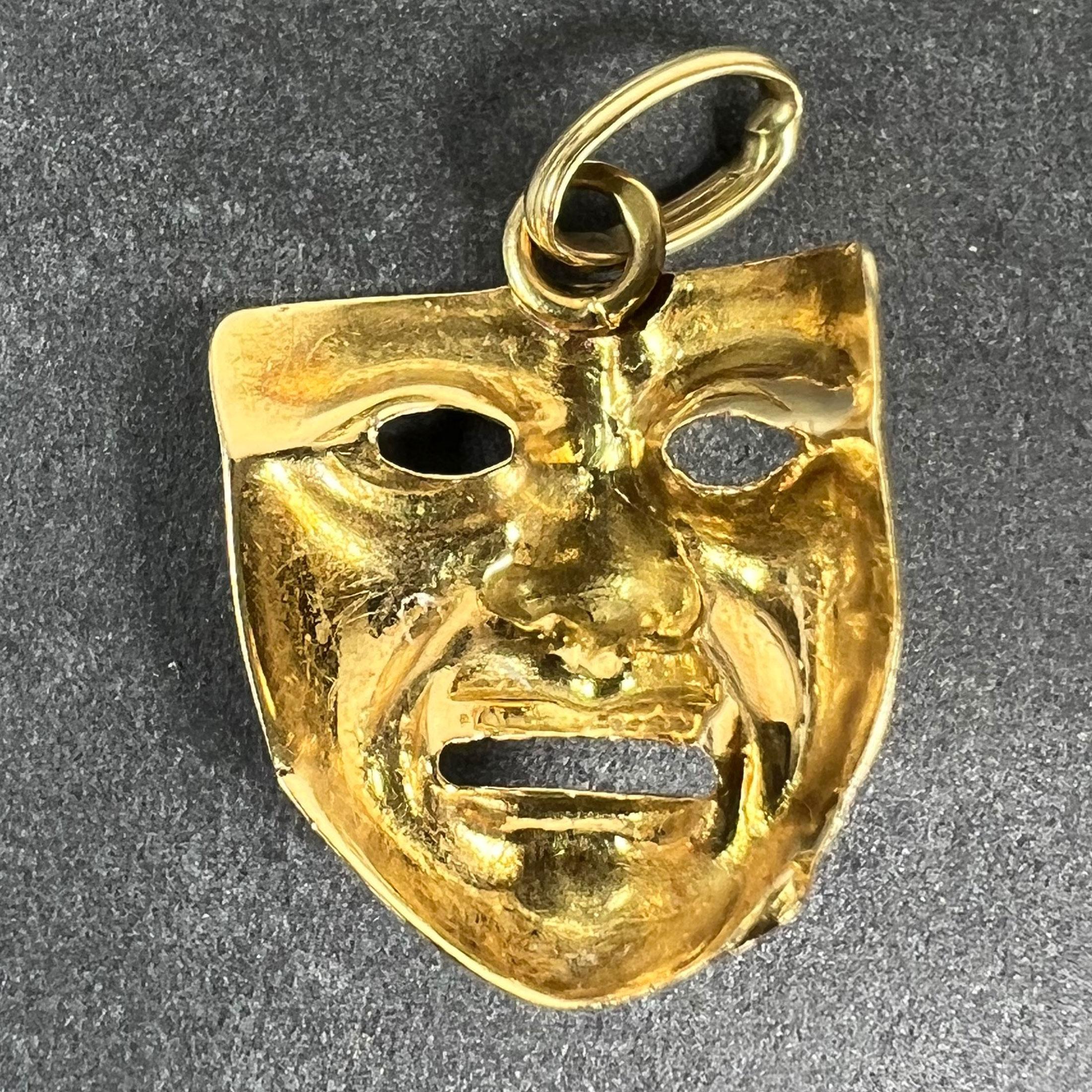 Vintage French Comedy Tragedy Theatre Drama Mask 18K Yellow Gold Charm Pendentif Bon état - En vente à London, GB