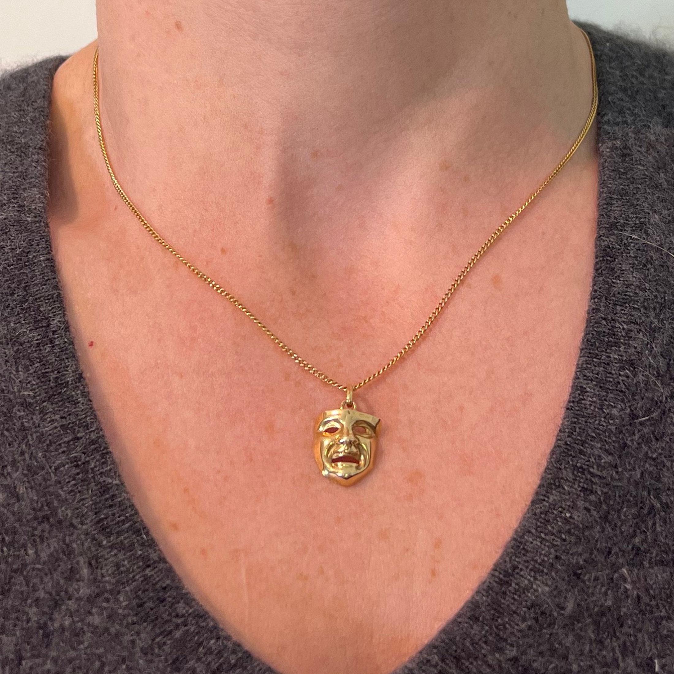 Vintage French Comedy Tragedy Theatre Drama Mask 18K Yellow Gold Charm Pendentif Unisexe en vente