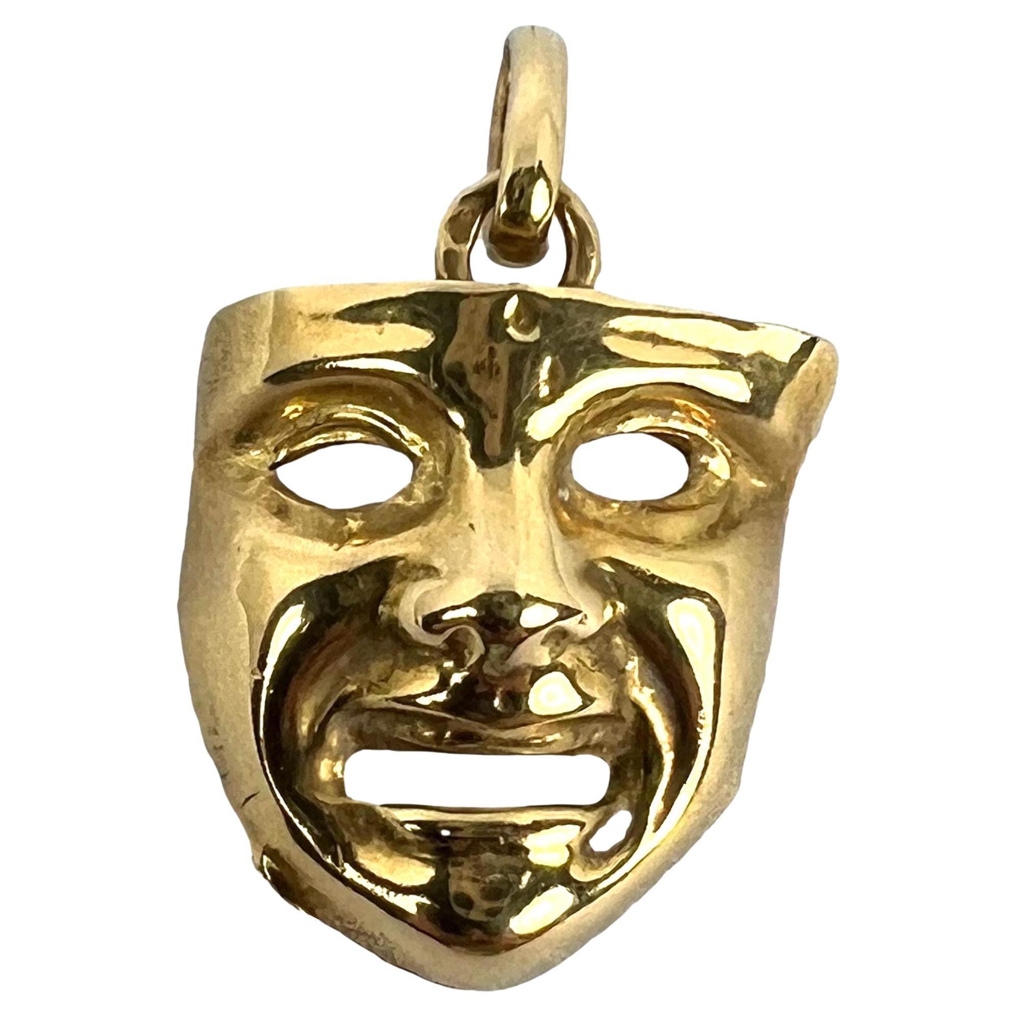 Vintage French Comedy Tragedy Theatre Drama Mask 18K Yellow Gold Charm Pendentif en vente