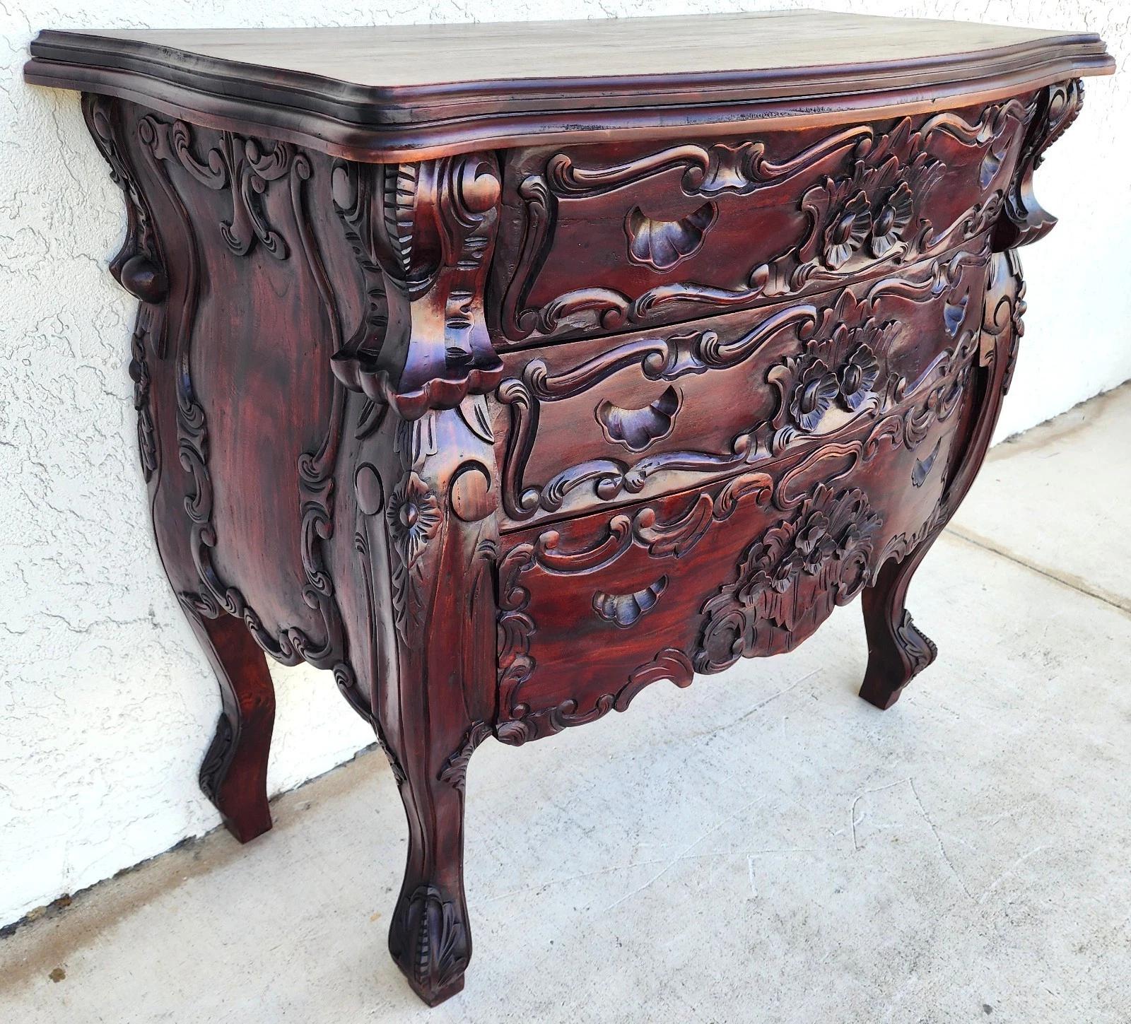 Comò francese d'epoca con cassettone a bombe in vendita 3