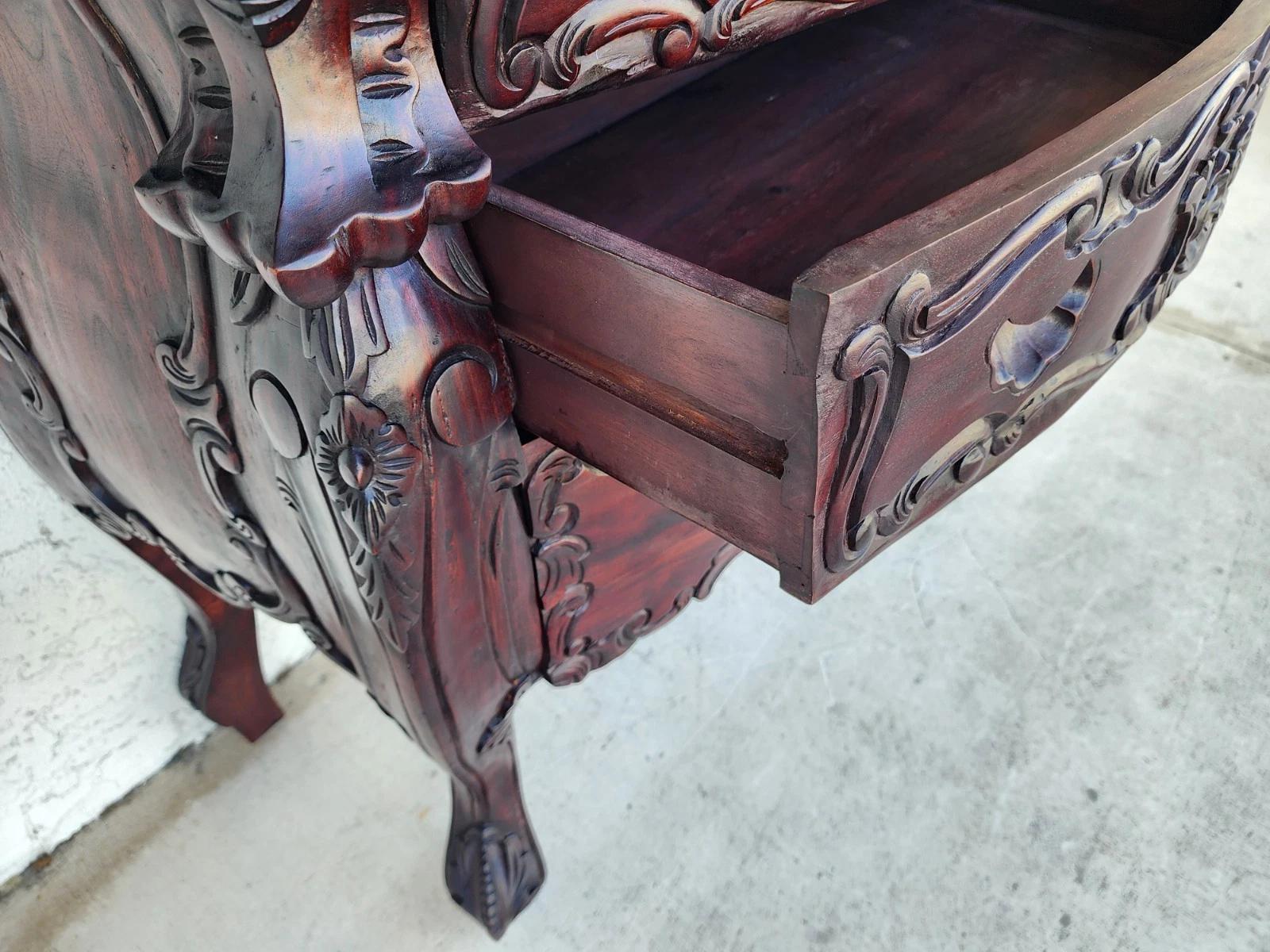 Comò francese d'epoca con cassettone a bombe in vendita 5