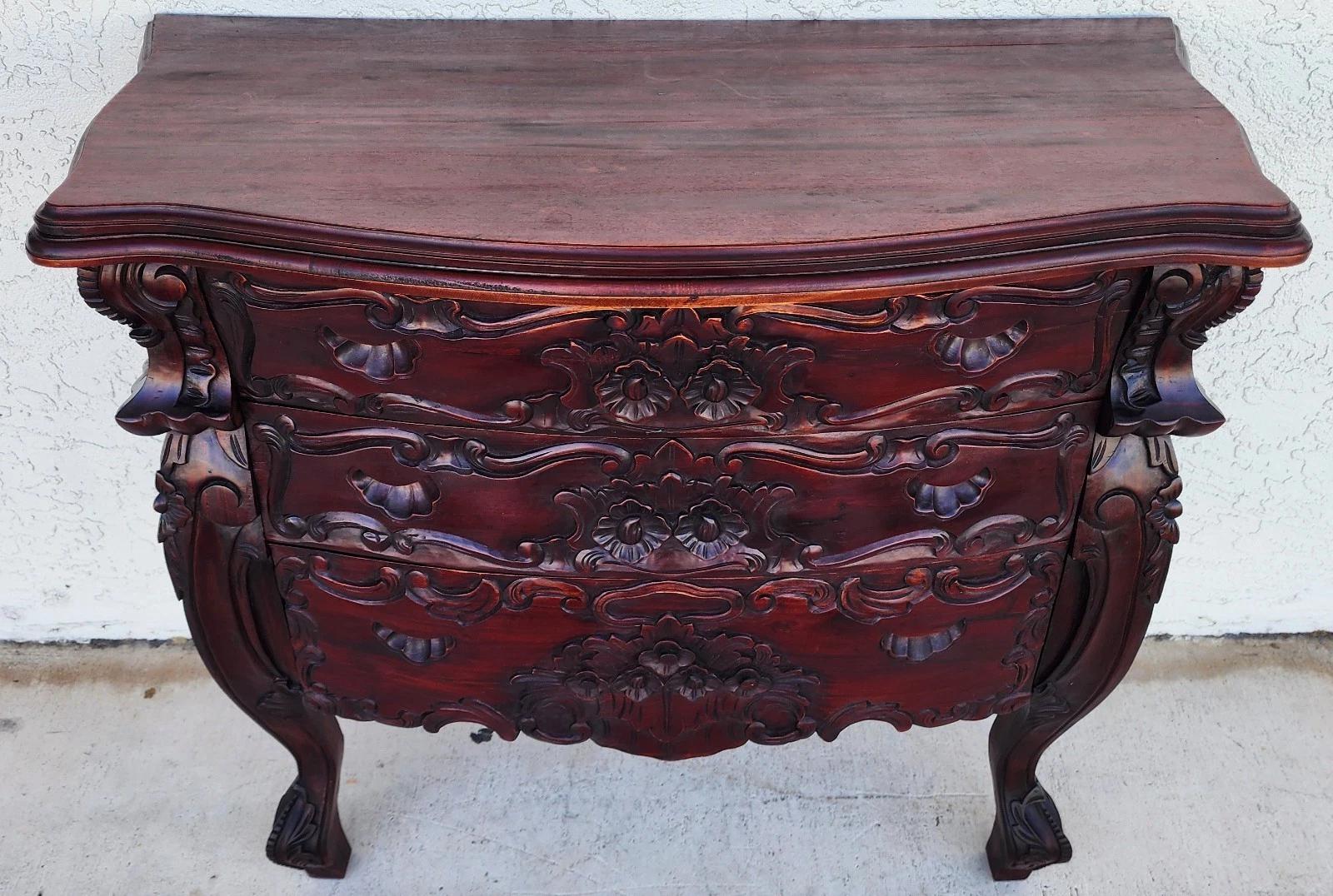 Barocco Comò francese d'epoca con cassettone a bombe in vendita