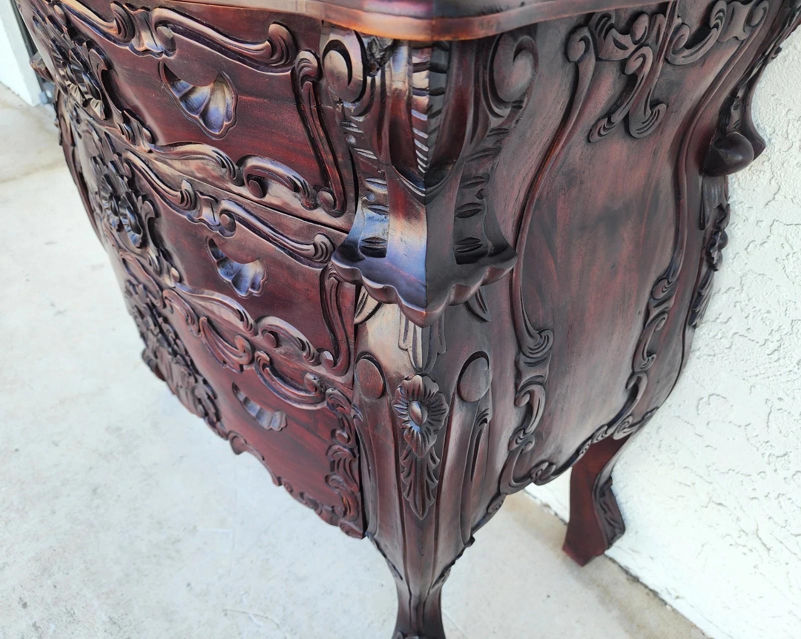 Mogano Comò francese d'epoca con cassettone a bombe in vendita