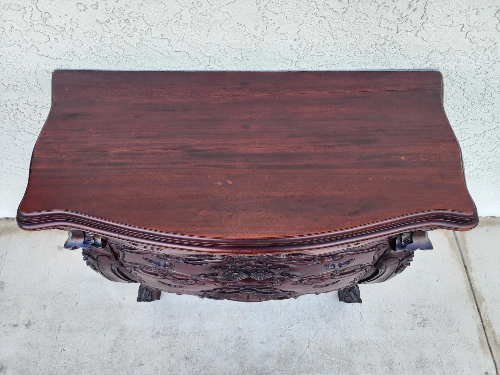 Comò francese d'epoca con cassettone a bombe in vendita 2