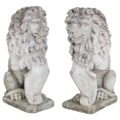 Paire de lions en béton français vintage