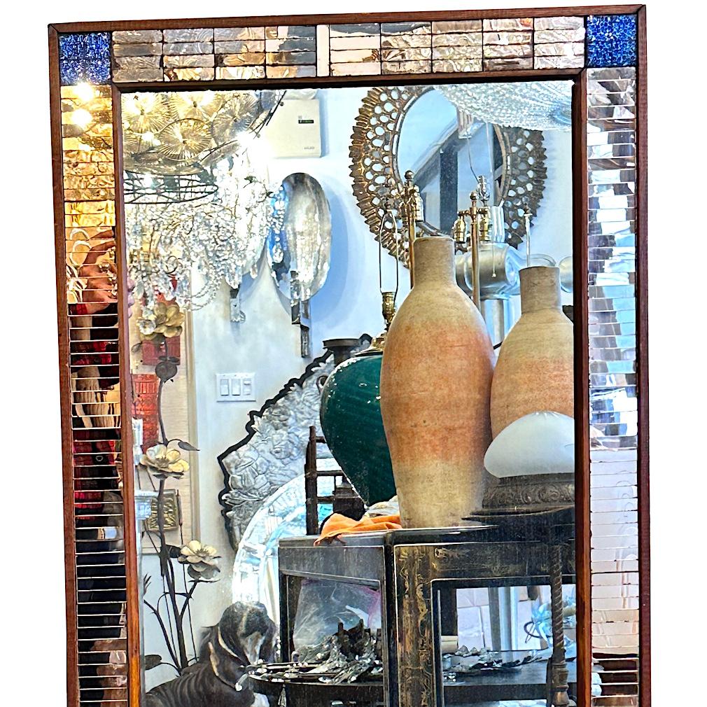 Ein französischer Spiegel aus den 1950er Jahren mit kupferfarbenem und blauem Spiegelrahmen.

Abmessungen:
Höhe: 49,5