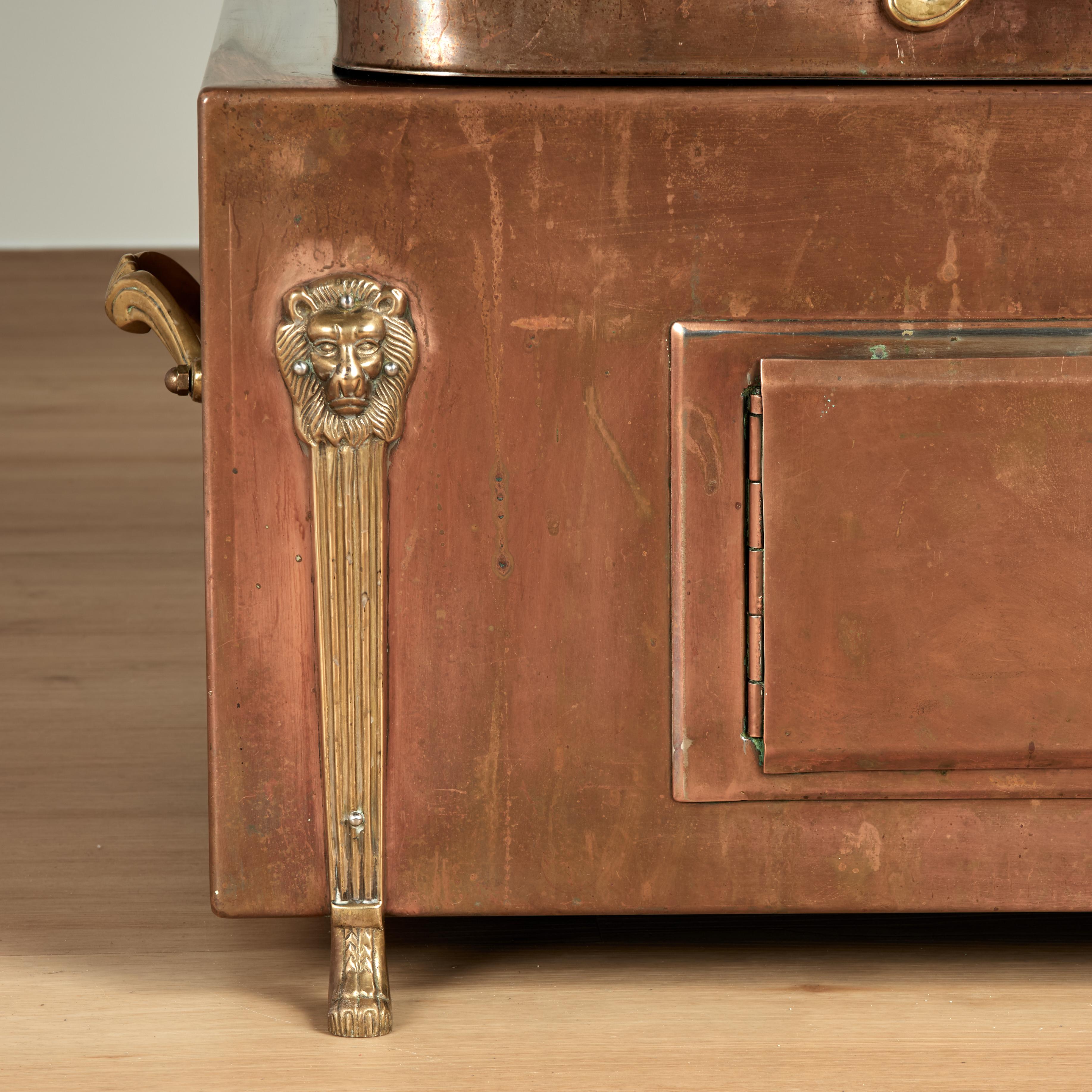 20ième siècle Chauffe-plat ou hotte à dôme en cuivre néoclassique vintage français en vente