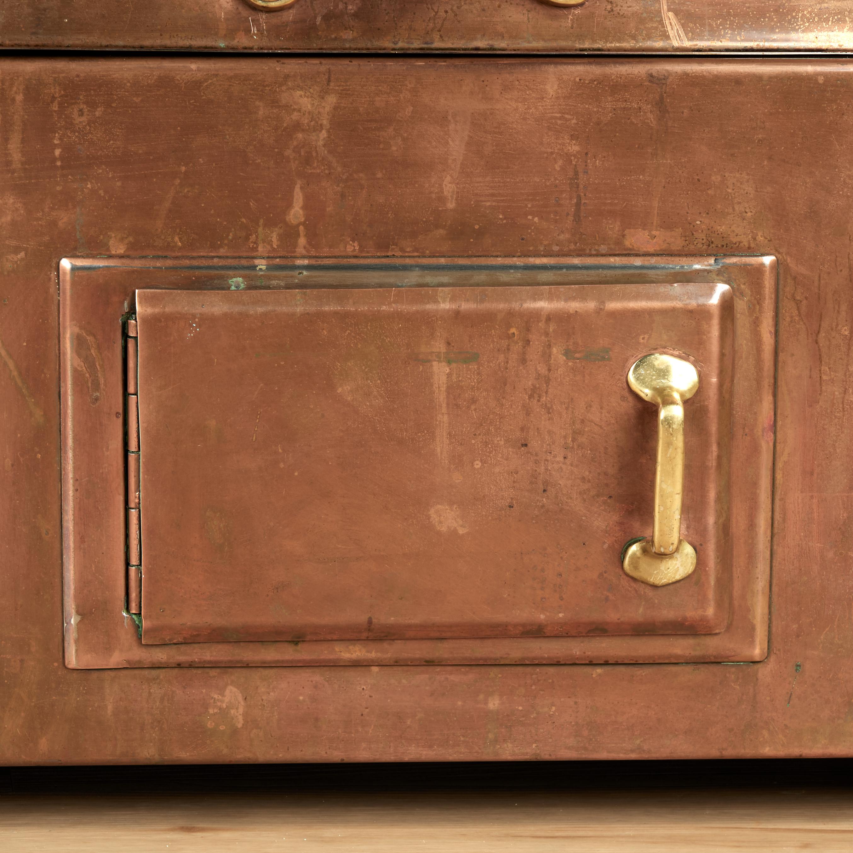 Laiton Chauffe-plat ou hotte à dôme en cuivre néoclassique vintage français en vente