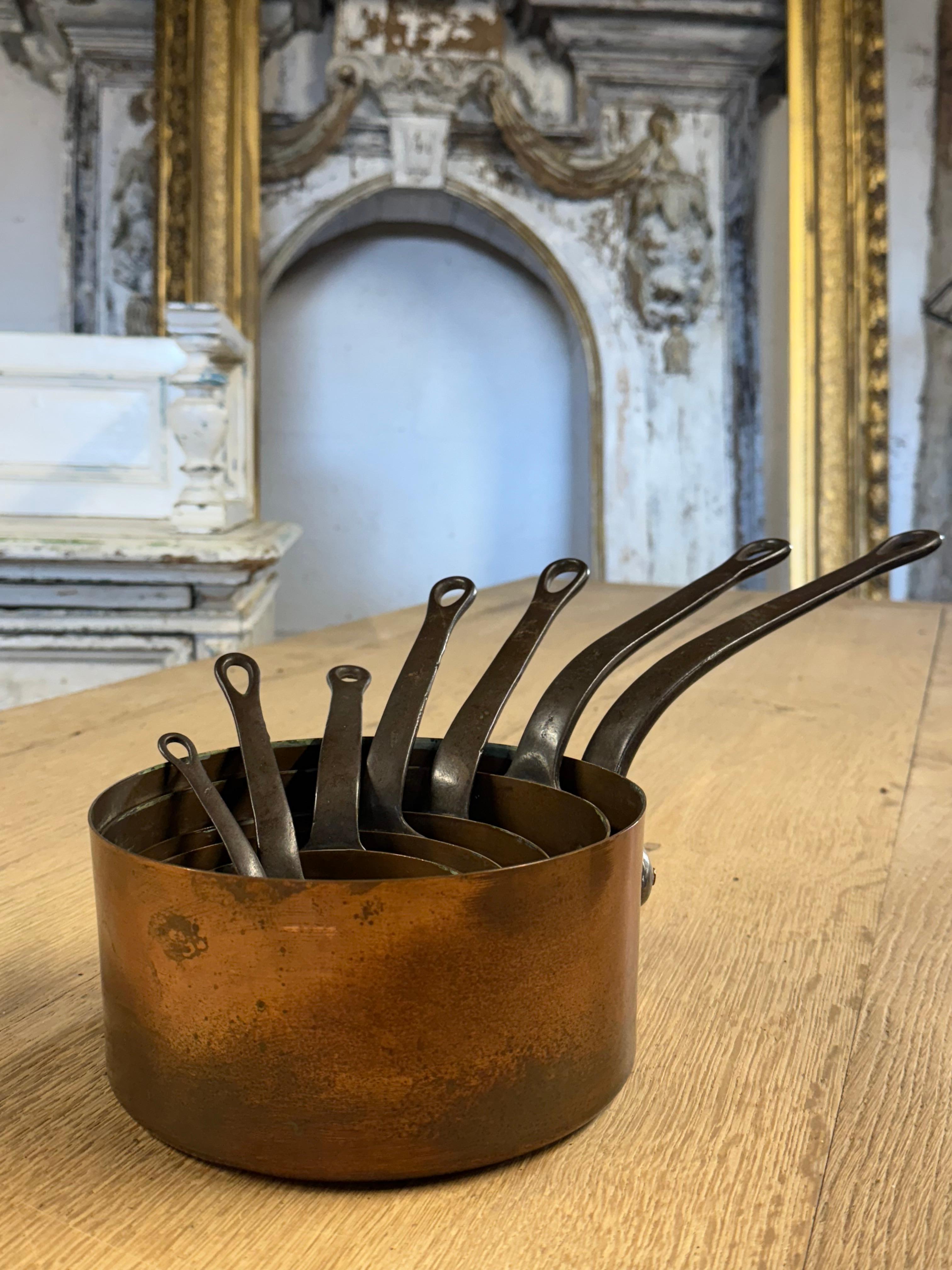 Fait main Set de casseroles en cuivre français vintage en vente
