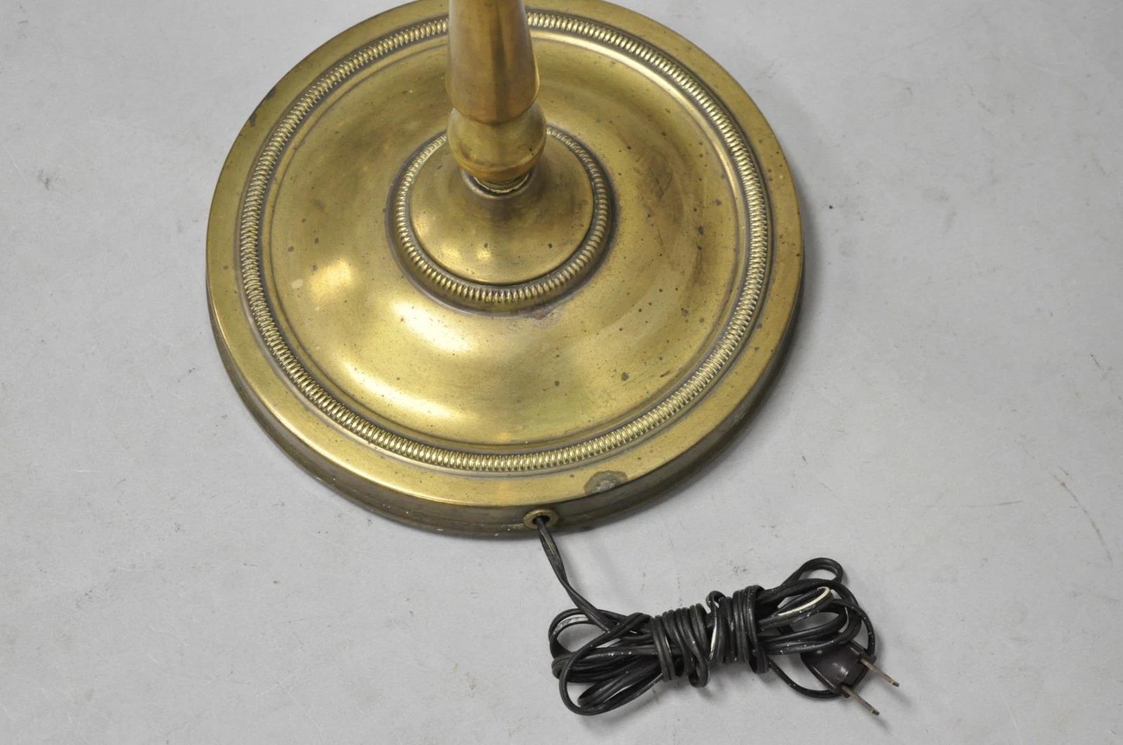 Vintage Französisch Land Messing Lesen Stehleuchte mit Tole Metall Schatten im Angebot 6