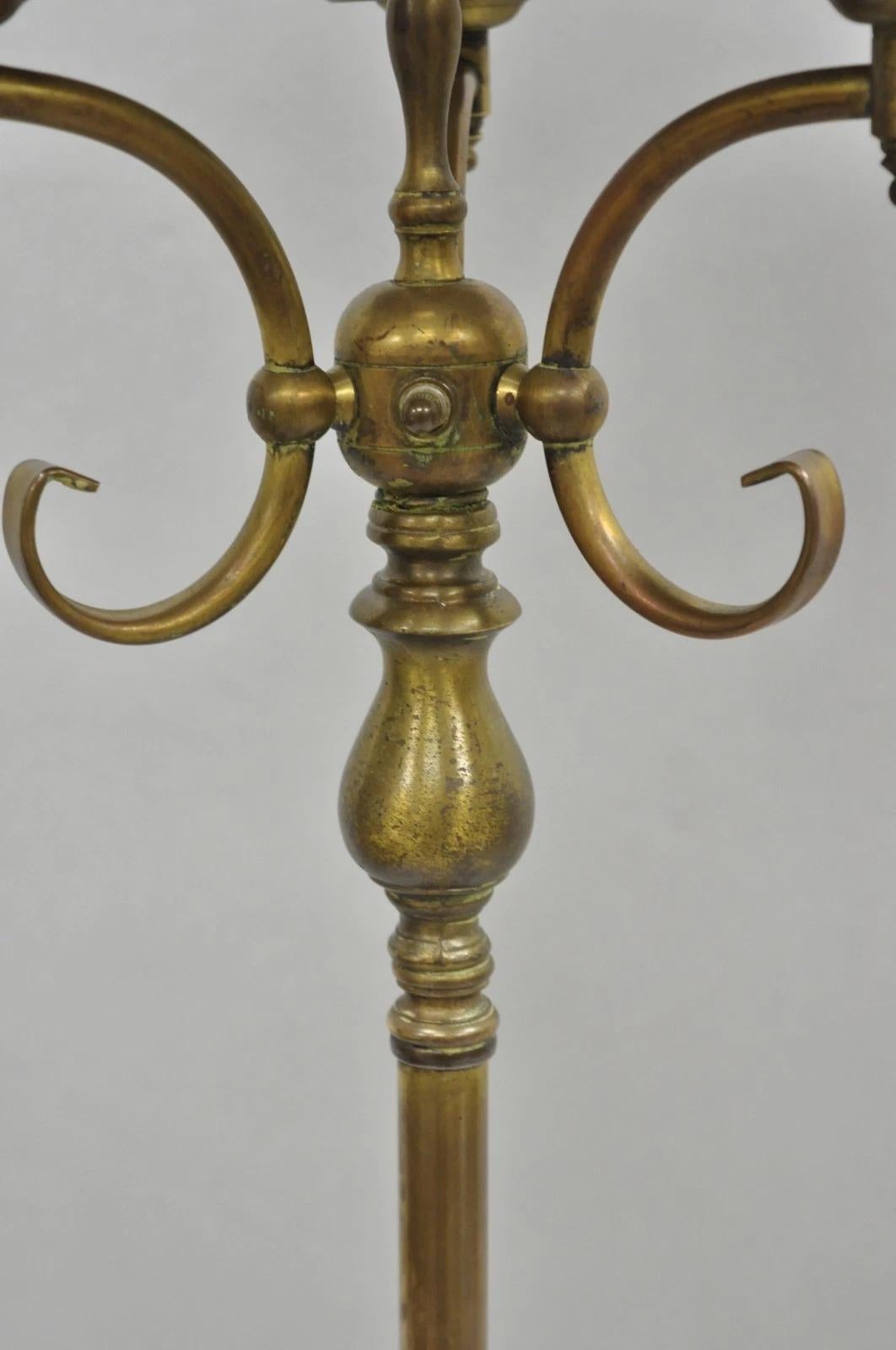 Vintage Französisch Land Messing Lesen Stehleuchte mit Tole Metall Schatten im Angebot 1