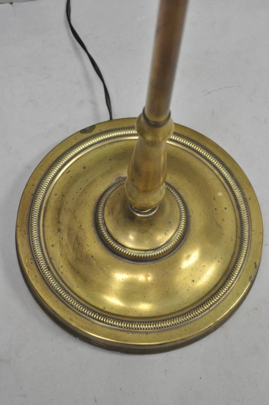 Vintage Französisch Land Messing Lesen Stehleuchte mit Tole Metall Schatten im Angebot 3