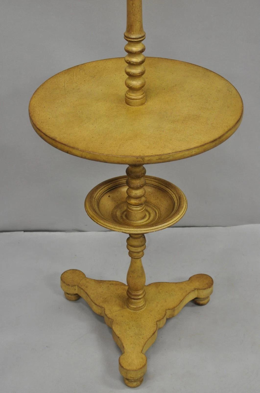 Altro Lampada da terra a piedistallo con candeliere in legno intagliato di campagna francese d'epoca in vendita