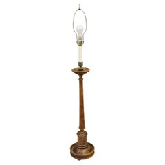 Lampada da terra a candeliere vintage in legno intagliato di Chapman