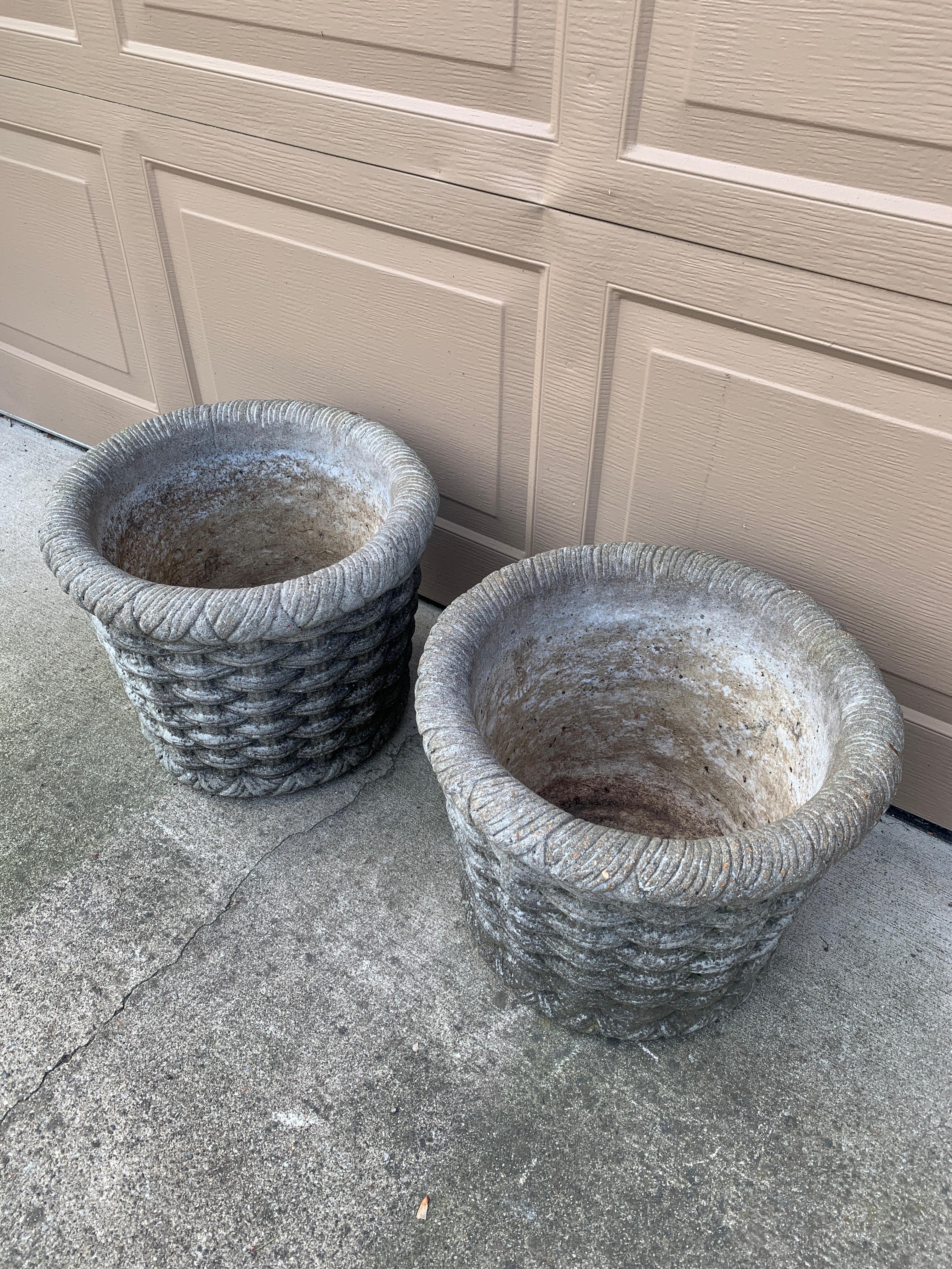 Provincial français Vintage French Country Cast Stone Basketweave Planters, a Pair en vente