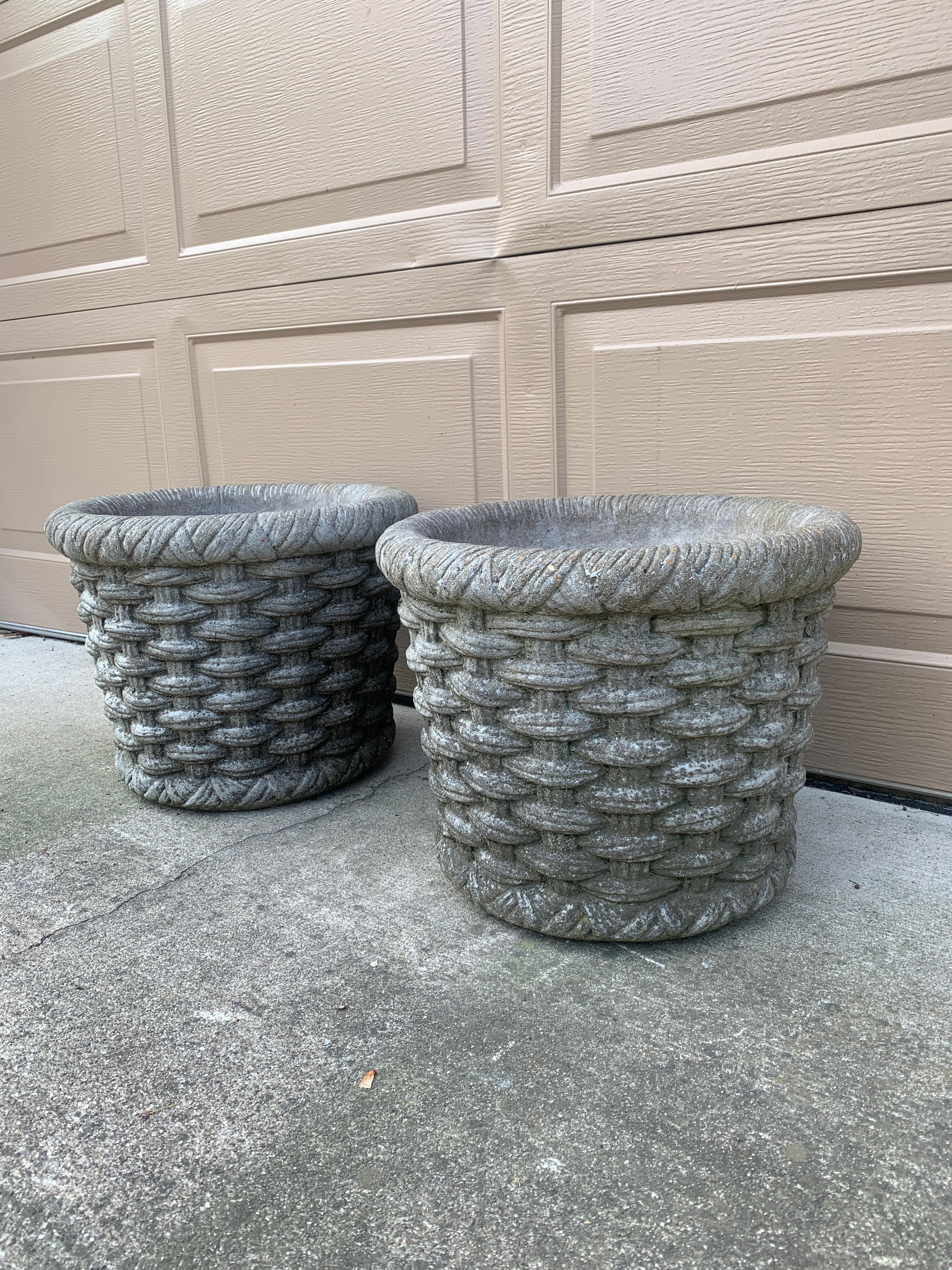 Américain Vintage French Country Cast Stone Basketweave Planters, a Pair en vente