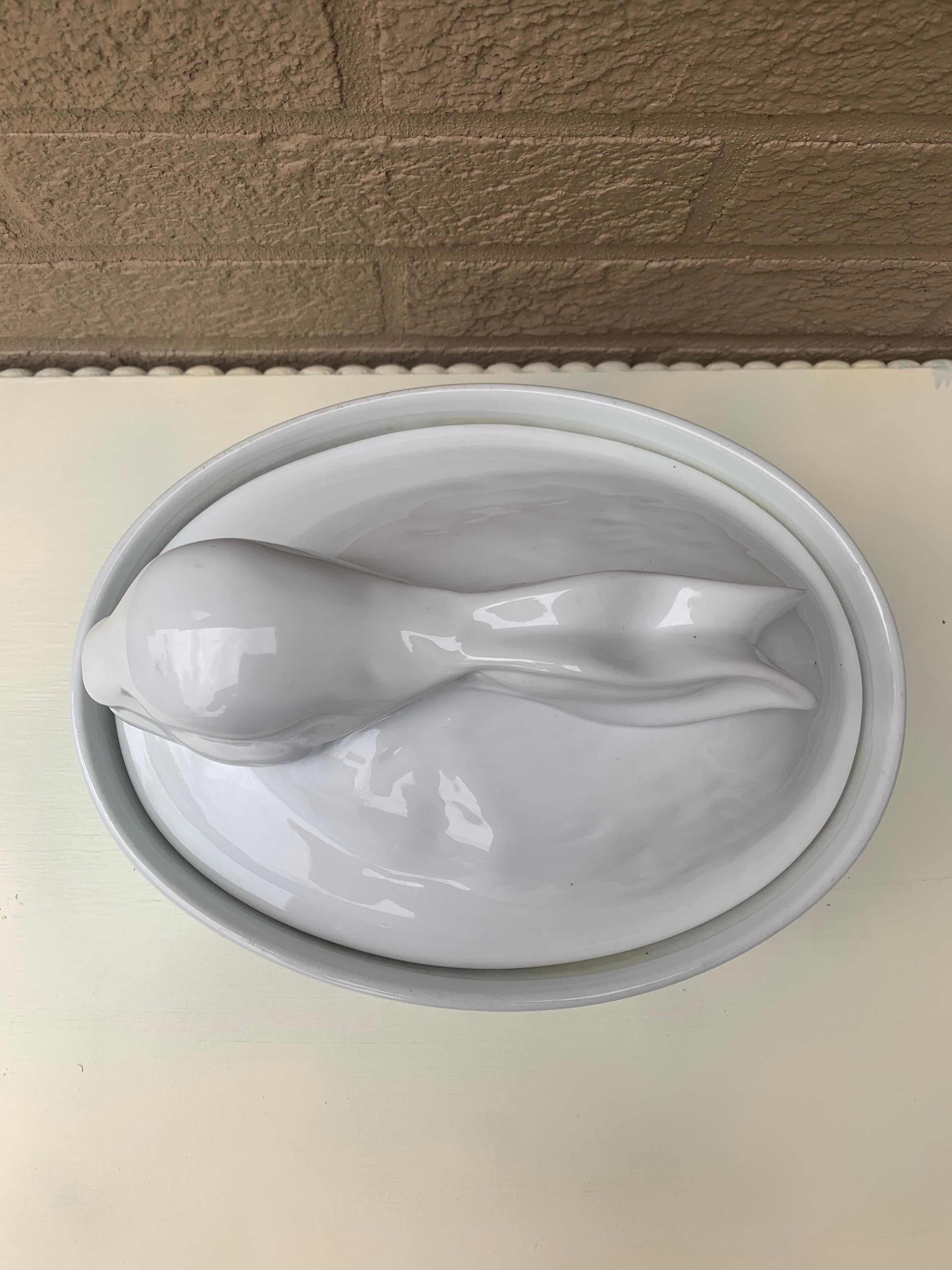 Fine XX secolo Casseruola per conigli in ceramica Vintage French Country in vendita