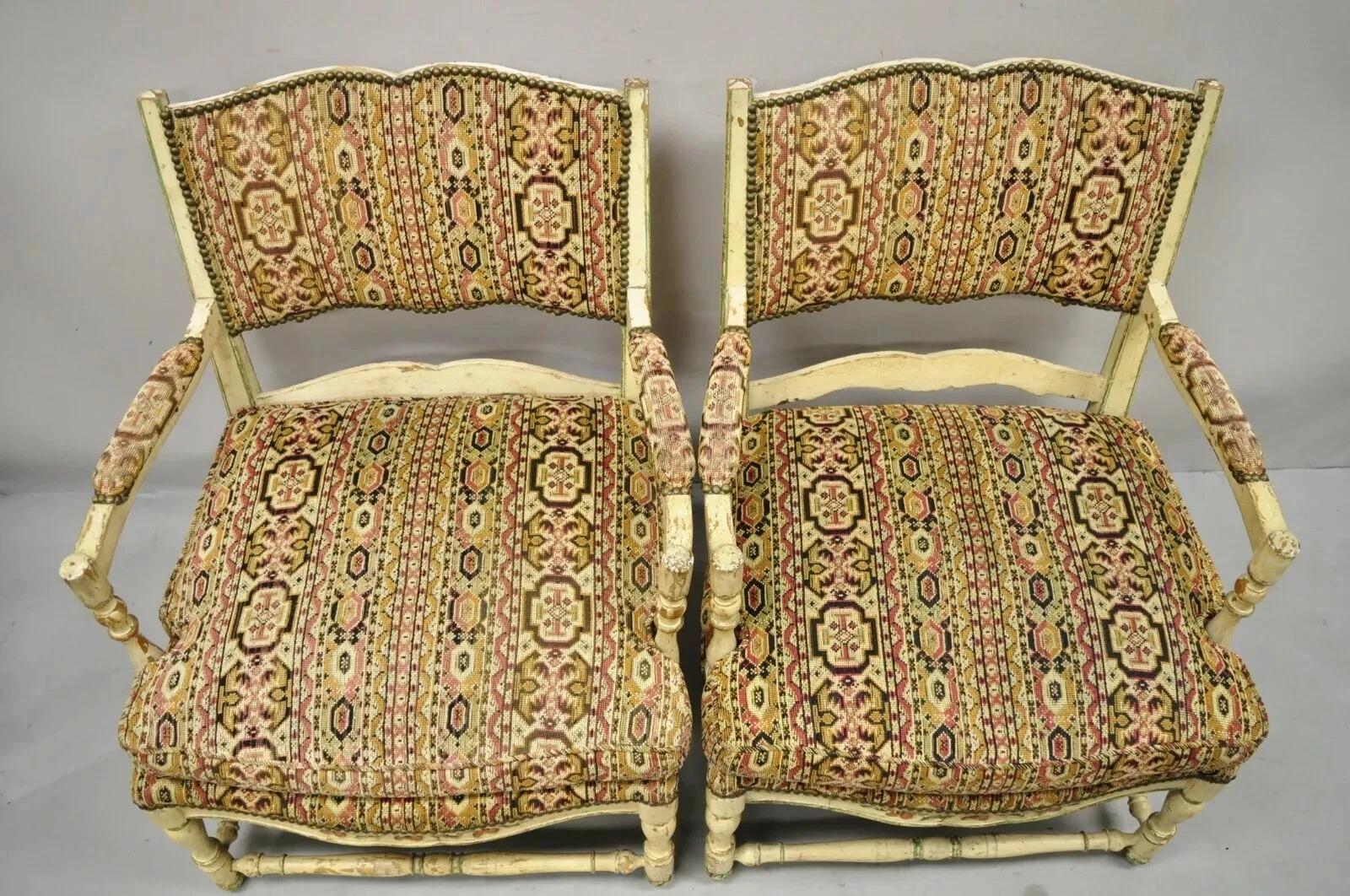 Vintage French Country Cream Distress Painted Lounge Arm Chairs & Ottoman a Pair en vente 2
