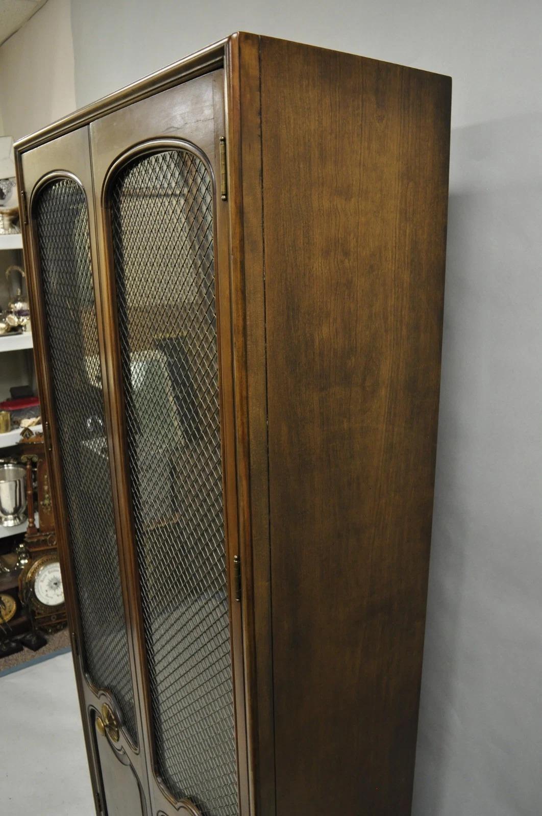 Vintage Französisch Land dunkle Kirsche Holz hoch beleuchtet Curio Vitrine Paar im Angebot 6