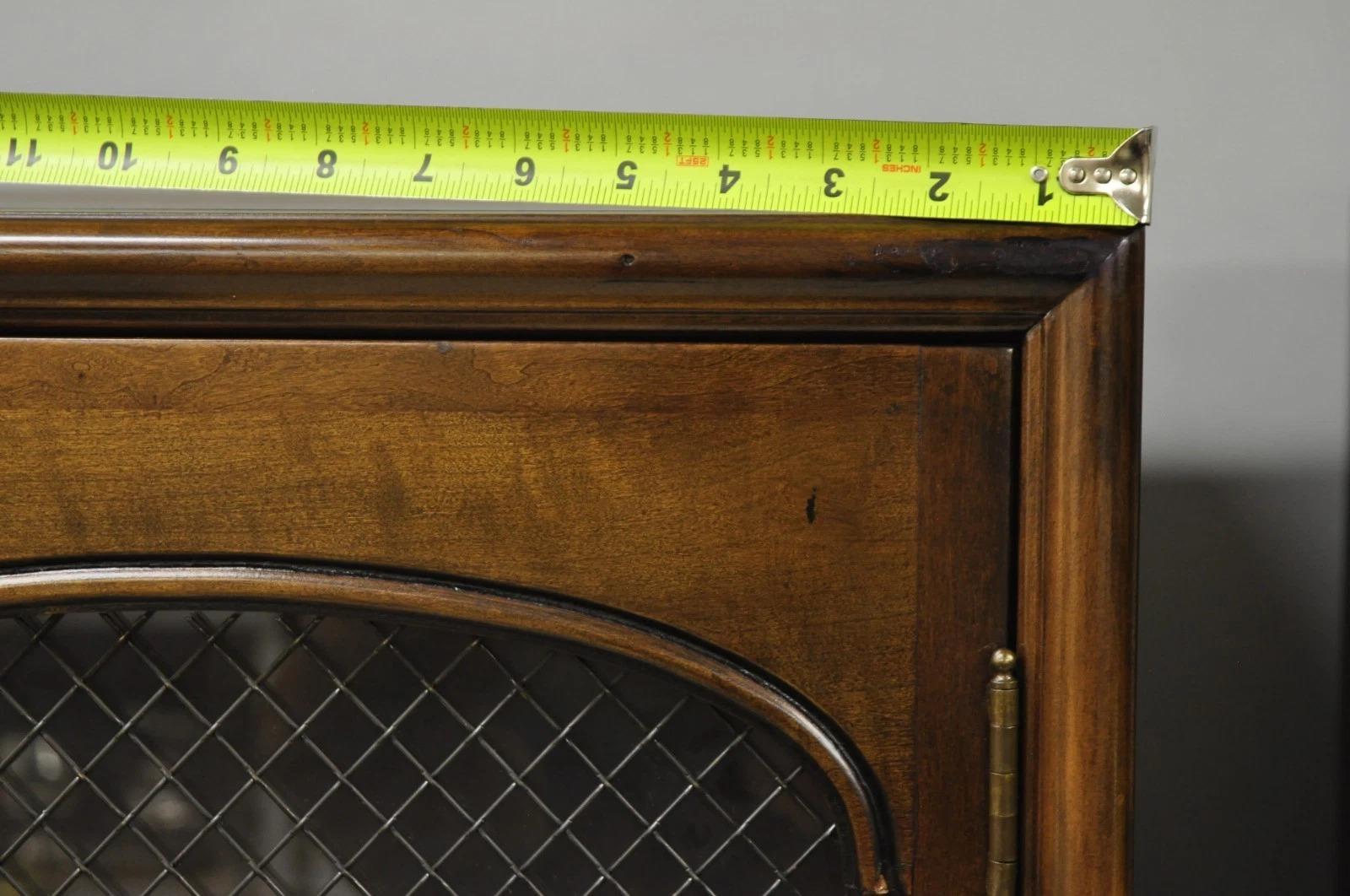 Vintage Französisch Land dunkle Kirsche Holz hoch beleuchtet Curio Vitrine Paar im Angebot 2