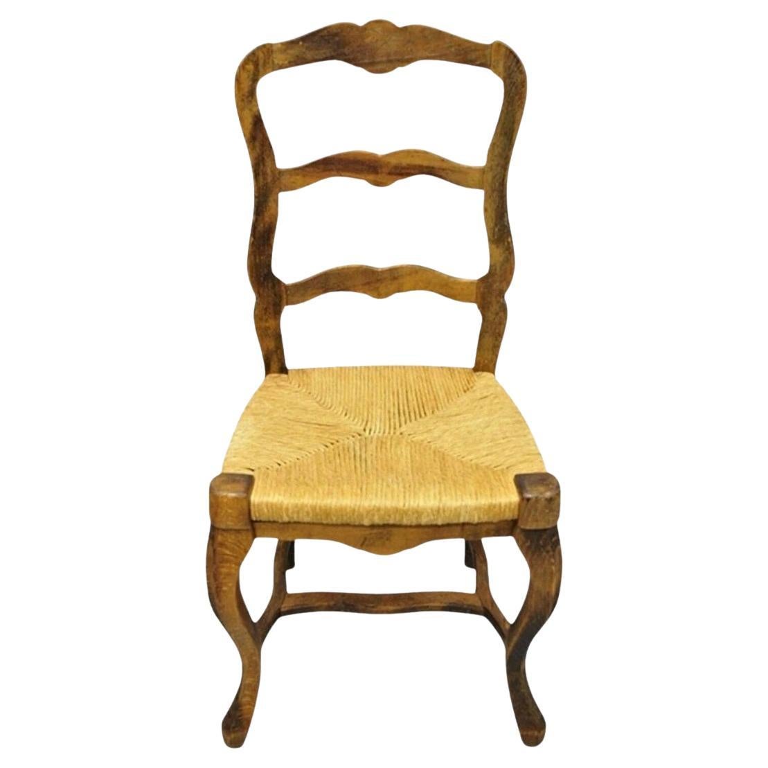 Vintage Französisch Land Distressed Holz Leiter zurück Rush Seat Side Chair im Angebot